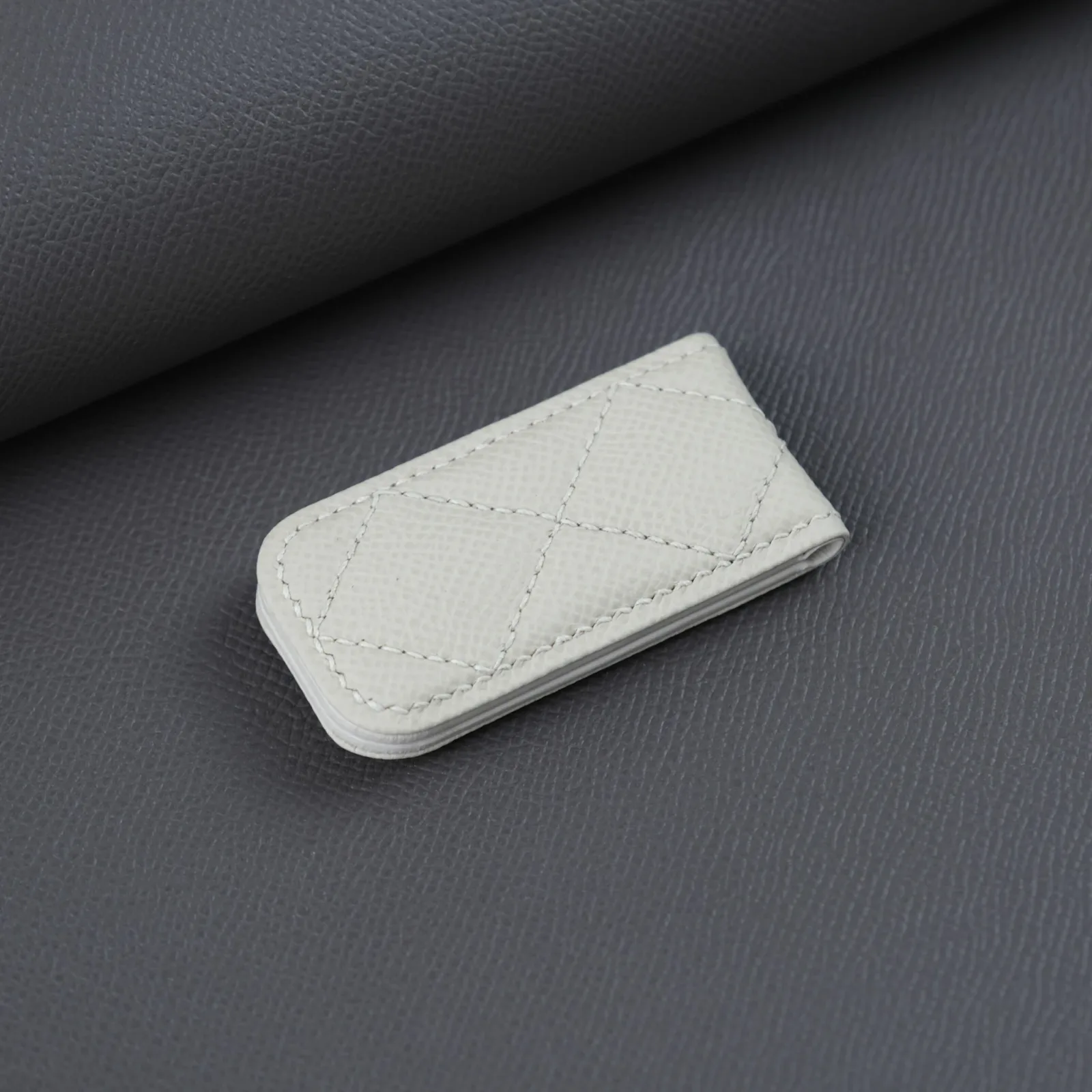 Ảnh Studio Money clip epsom kem - may trám - KOI Leather
