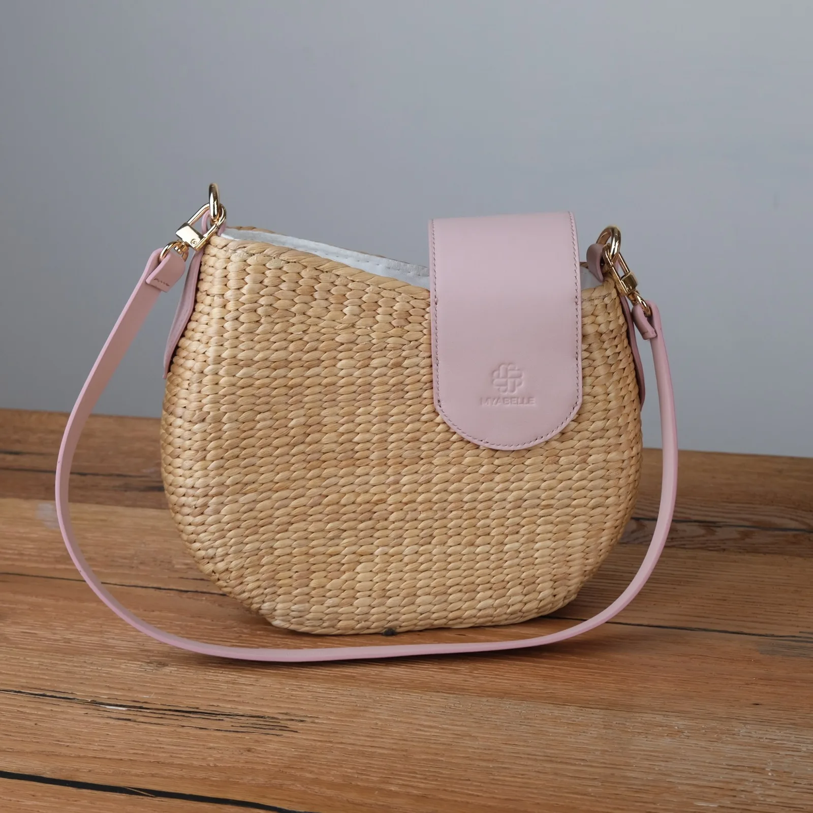 Ảnh Studio Túi cói đan phối nắp và quai da bò - Koi Leather