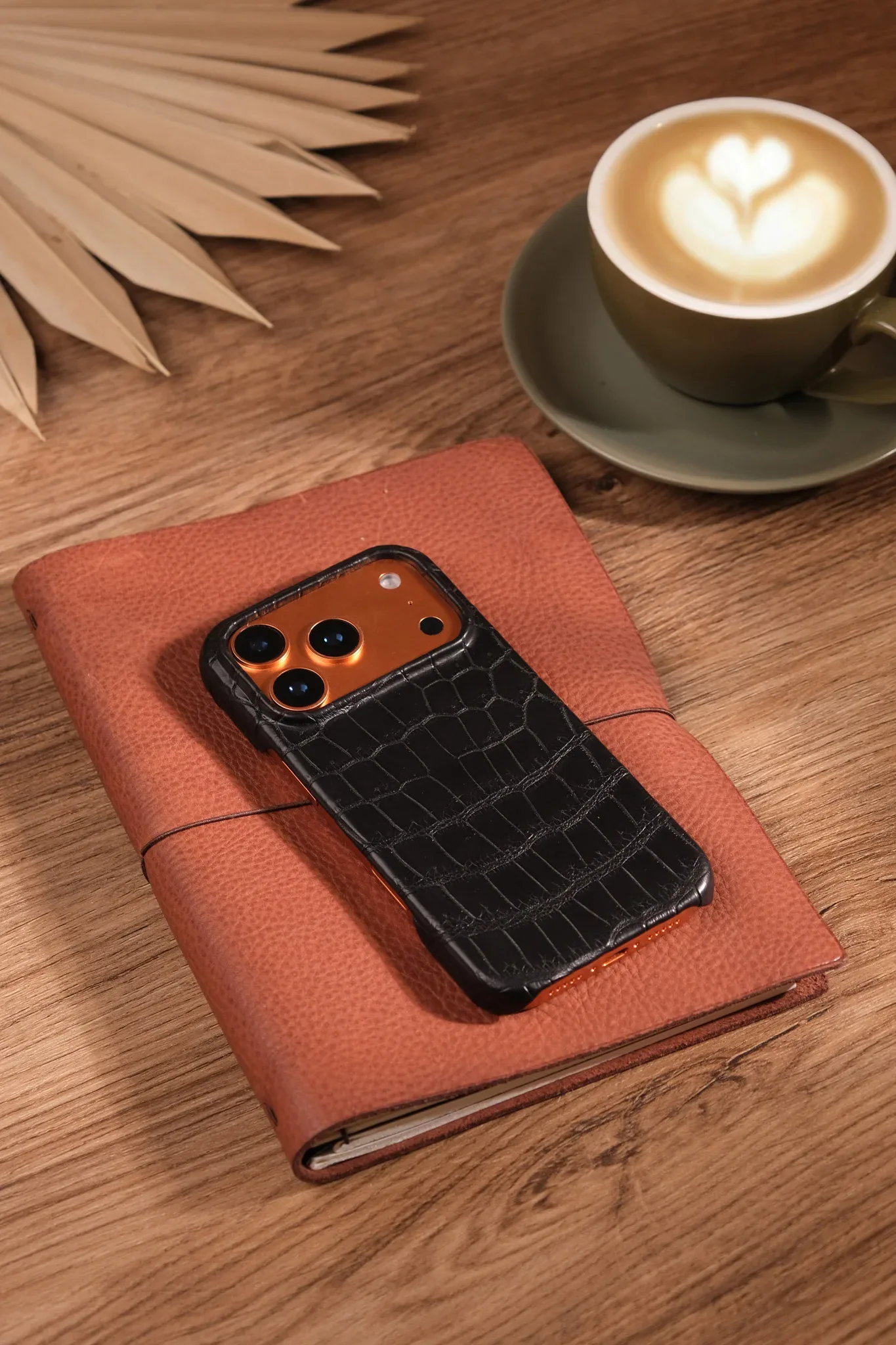 Ảnh Studio Iphone case - Koi Leather
