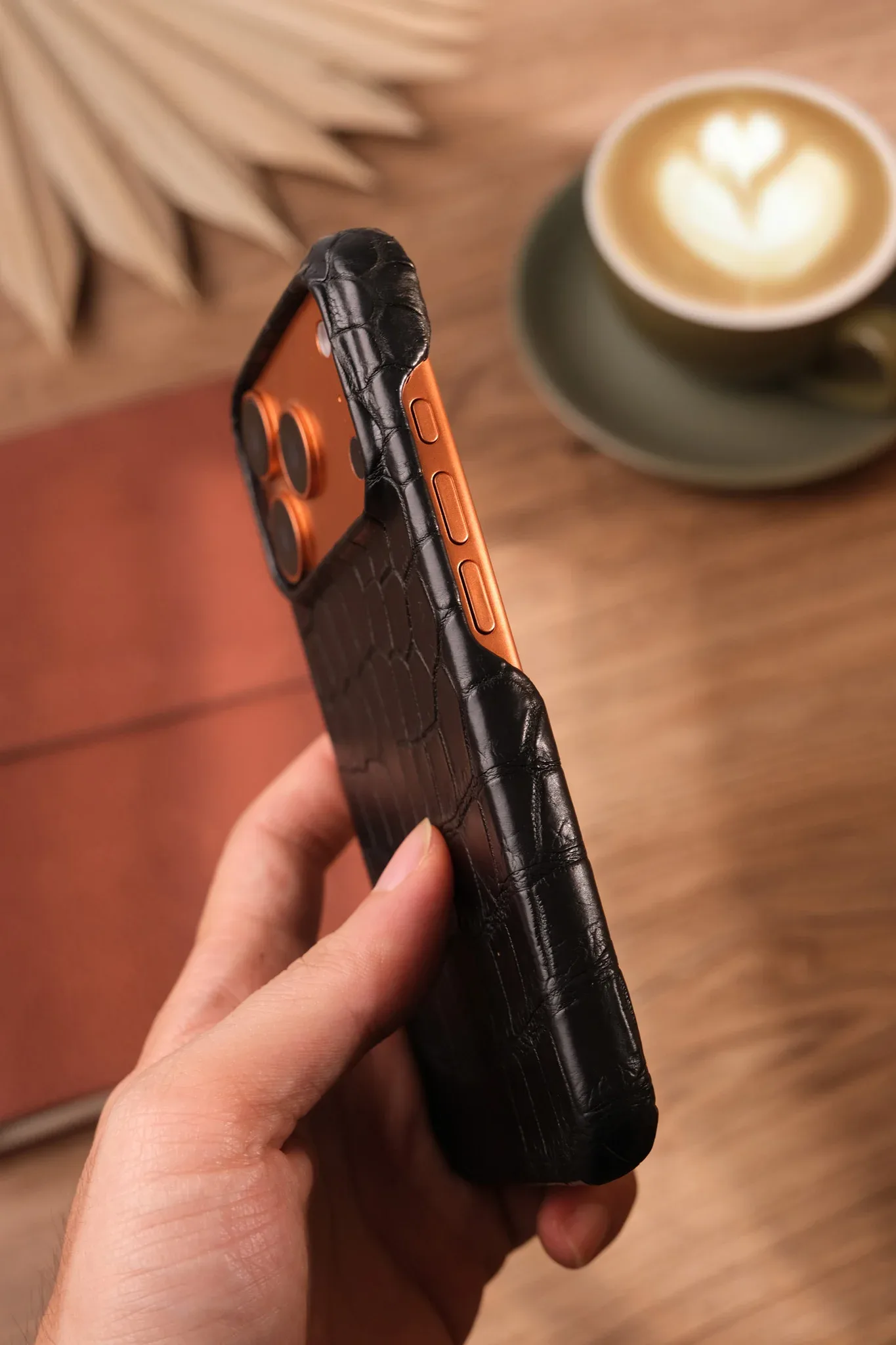 Ảnh Studio Iphone case - Koi Leather