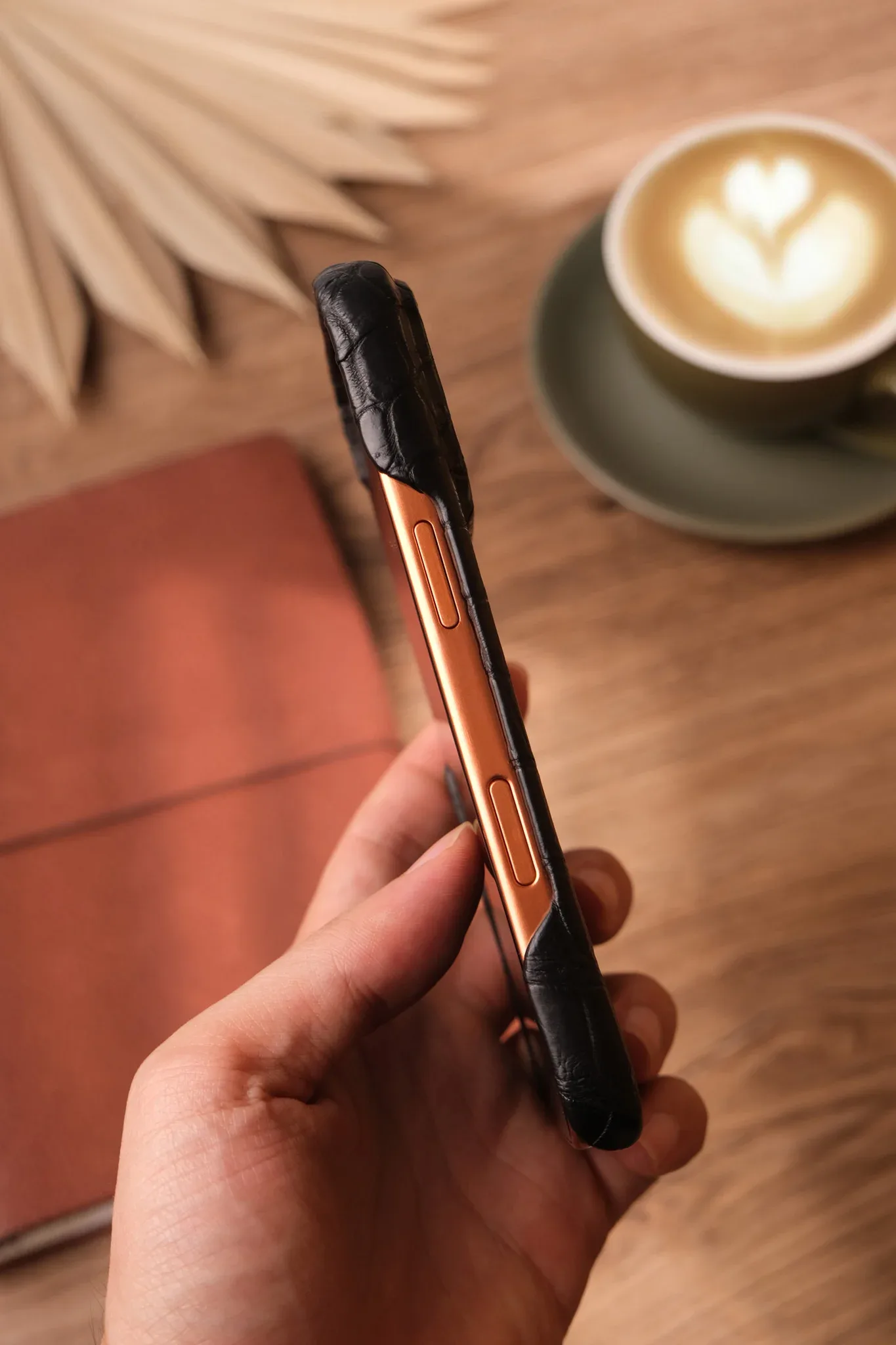 Ảnh Studio Iphone case - Koi Leather