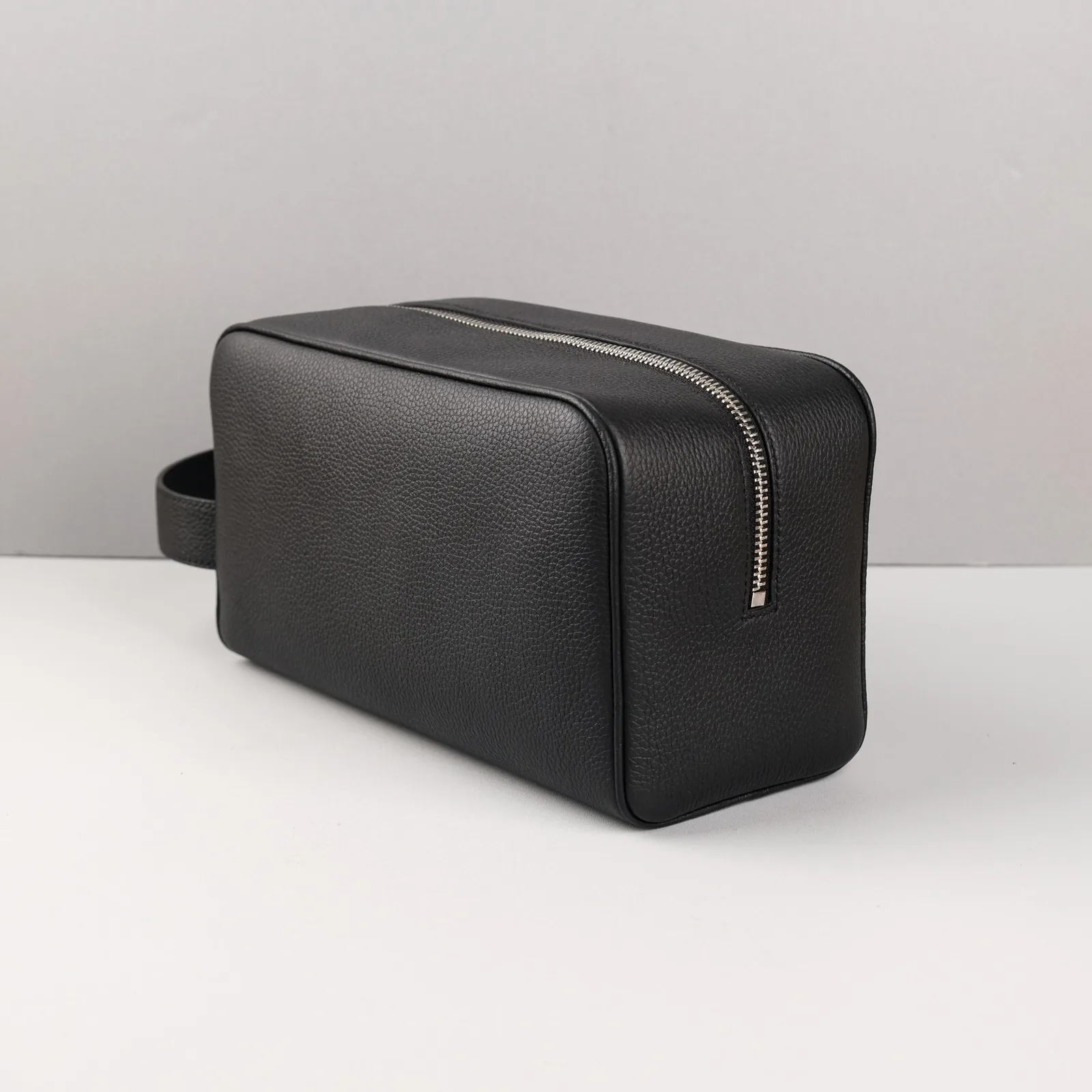 Ảnh Studio Túi dopp kit da Togo màu đen dáng hộp quai xách - Koi Leather