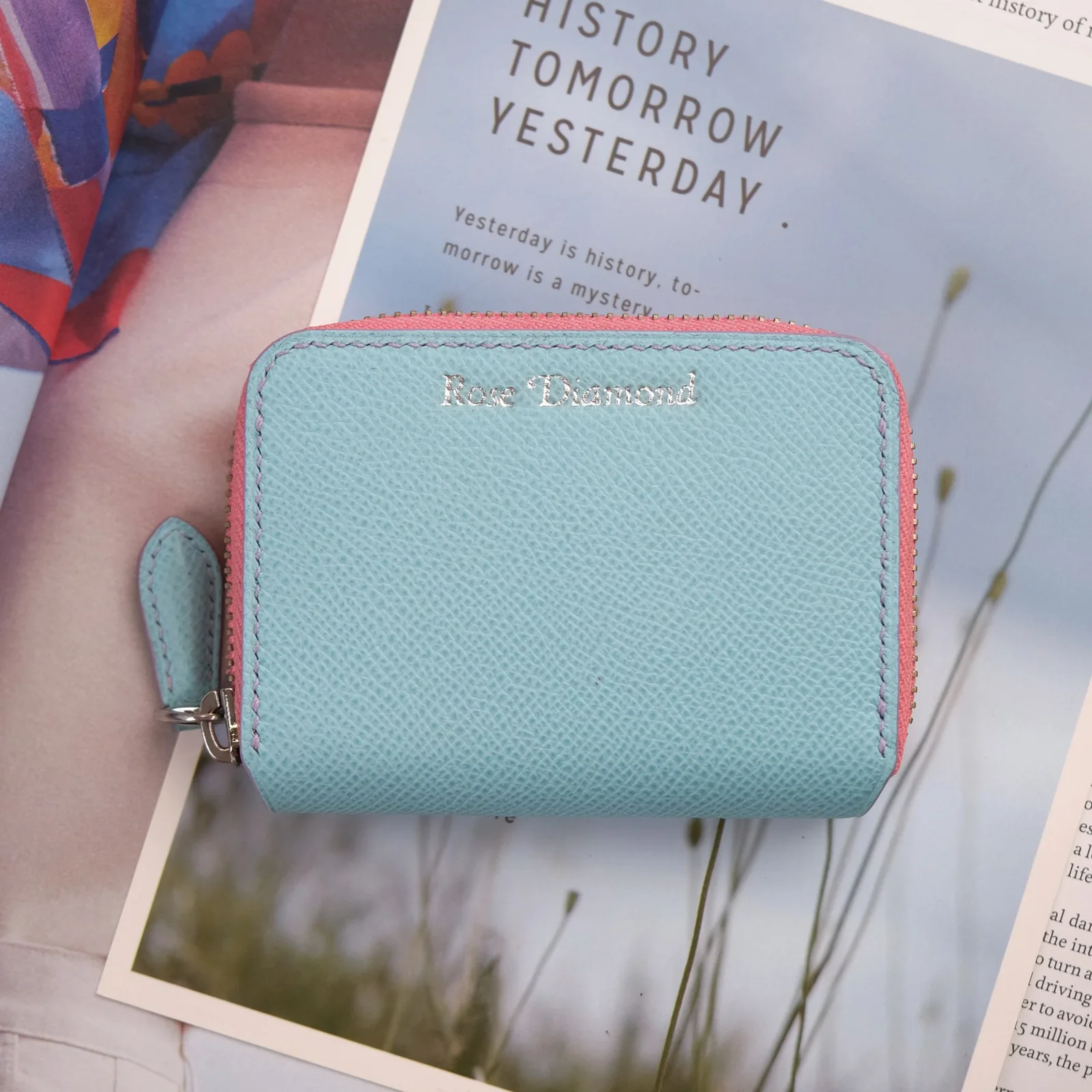 Ảnh Studio Ví zip mini da Epsom xanh Tiffany phối khóa hồng - Koi Leather