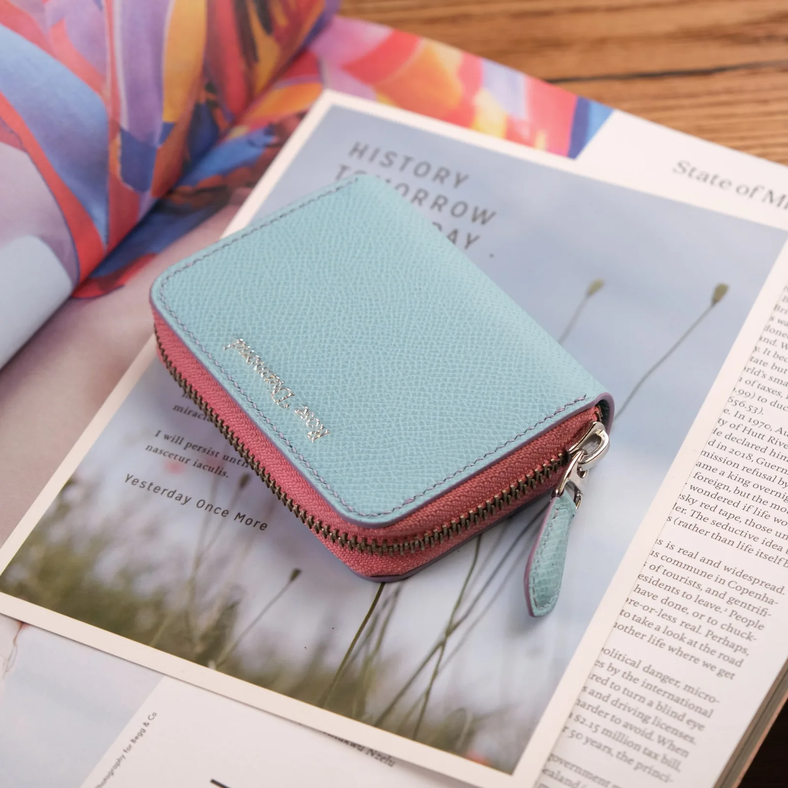 Ảnh Studio Ví zip mini da Epsom xanh Tiffany phối khóa hồng - Koi Leather
