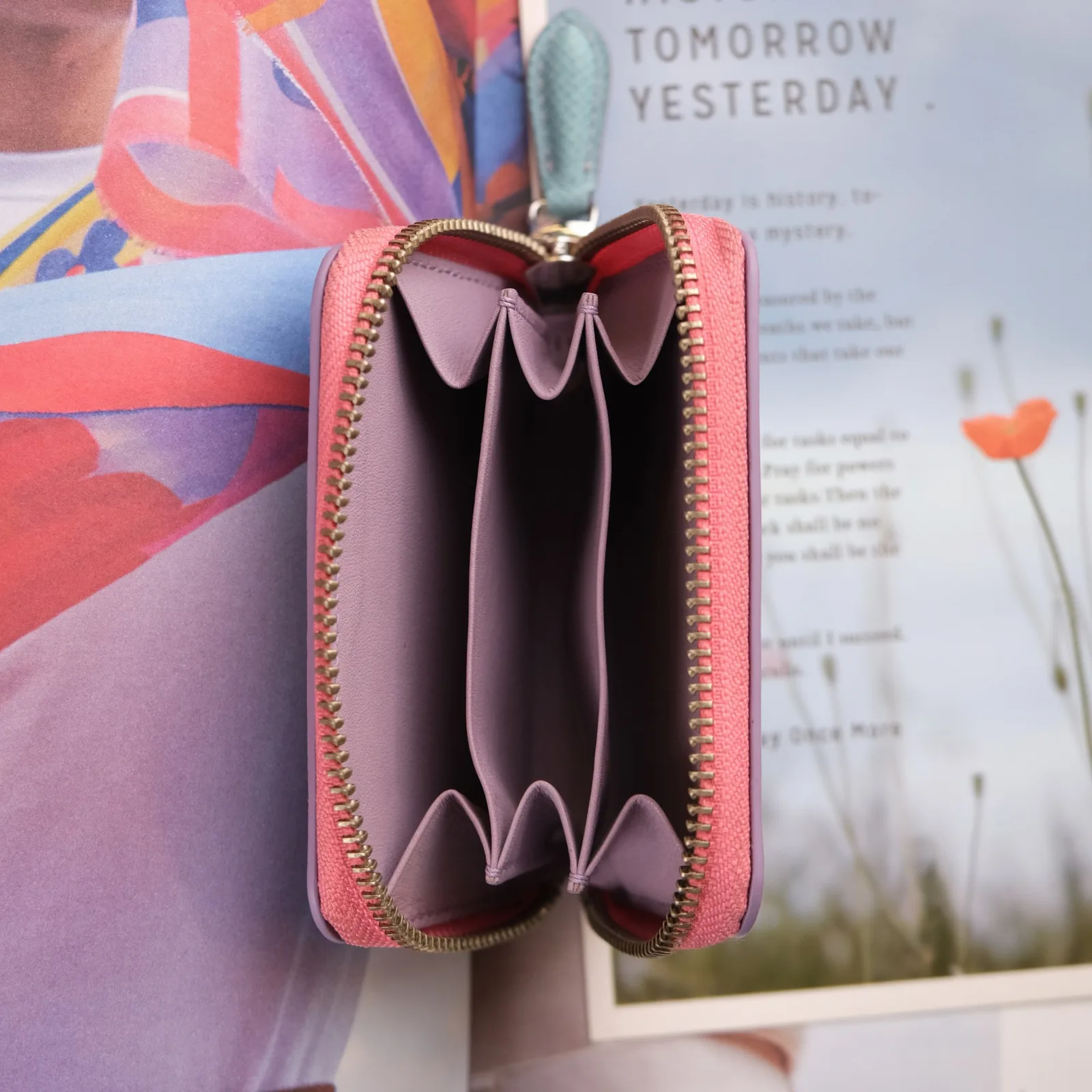 Ảnh Studio Ví zip mini da Epsom xanh Tiffany phối khóa hồng - Koi Leather