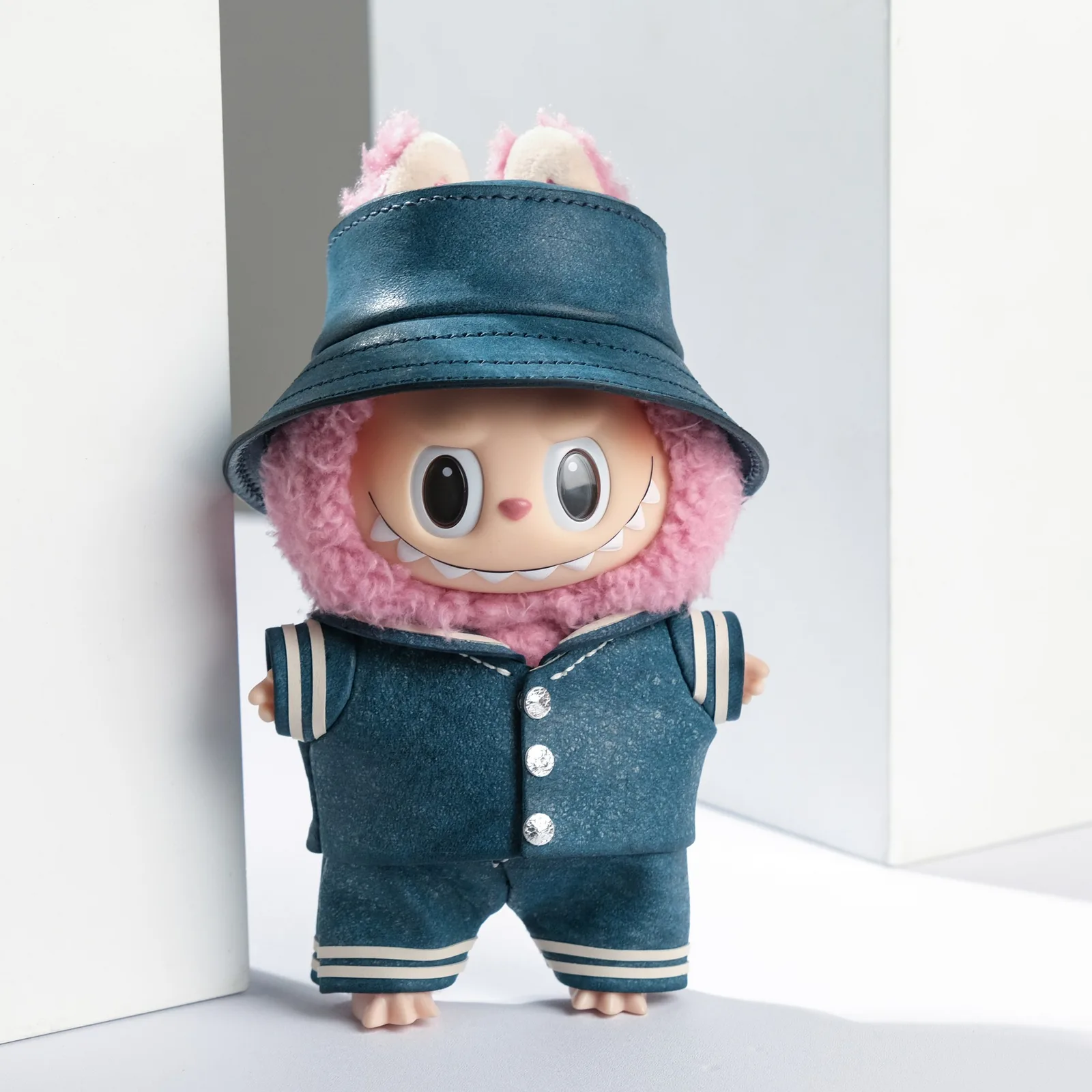 Ảnh Studio Bộ trang phục và phụ kiện da thủ công cho búp bê Labubu - Koi Leather