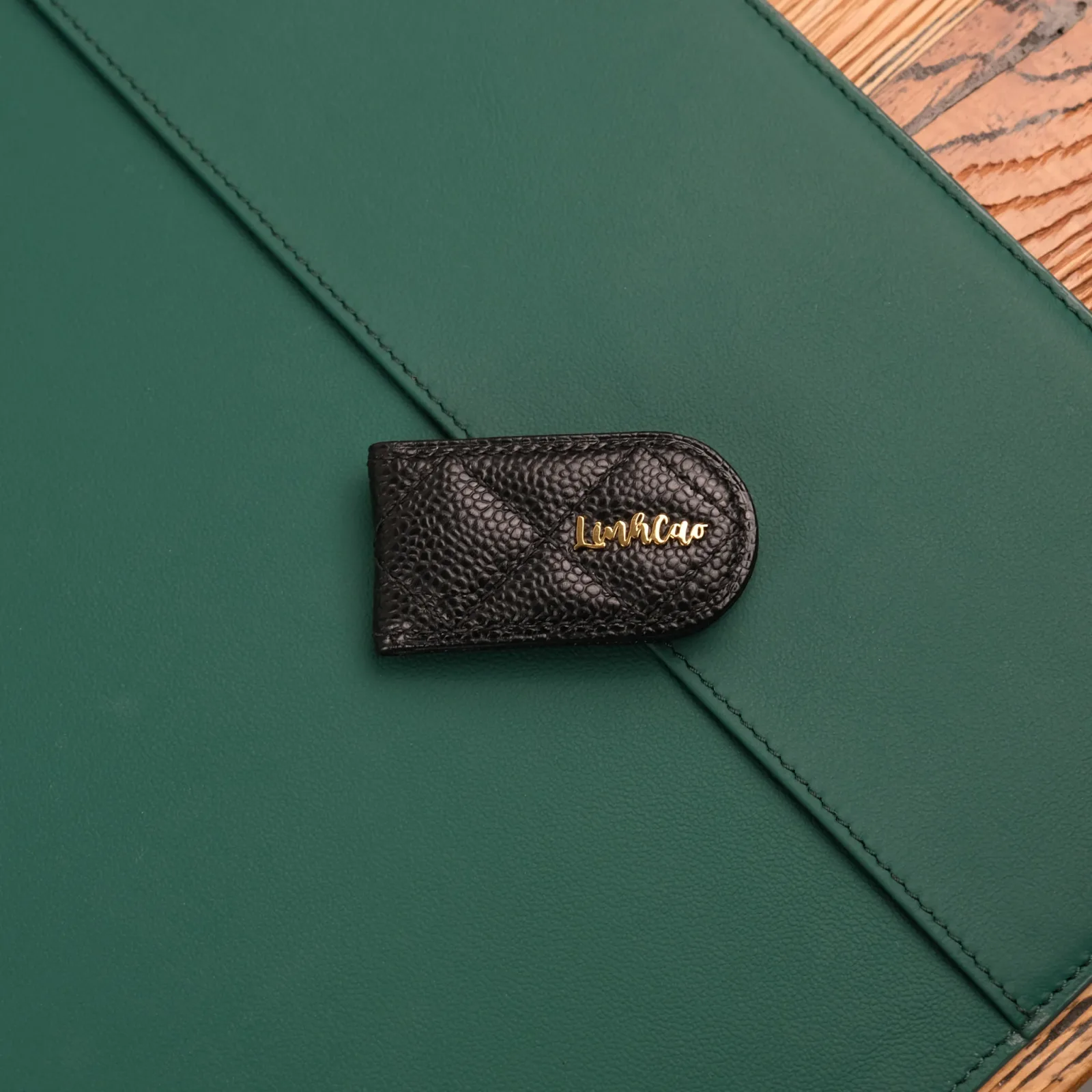 Ảnh Studio Money Clip - KOI Leather