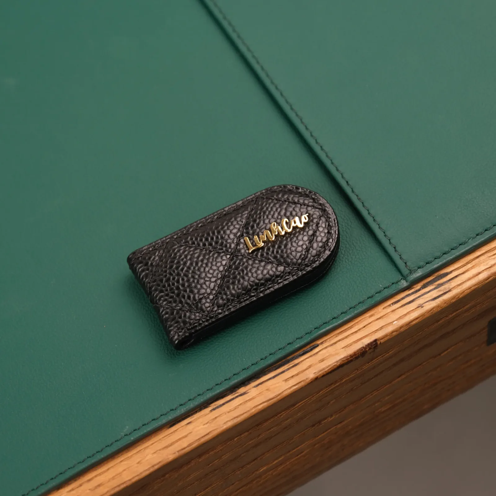 Ảnh Studio Money Clip - KOI Leather