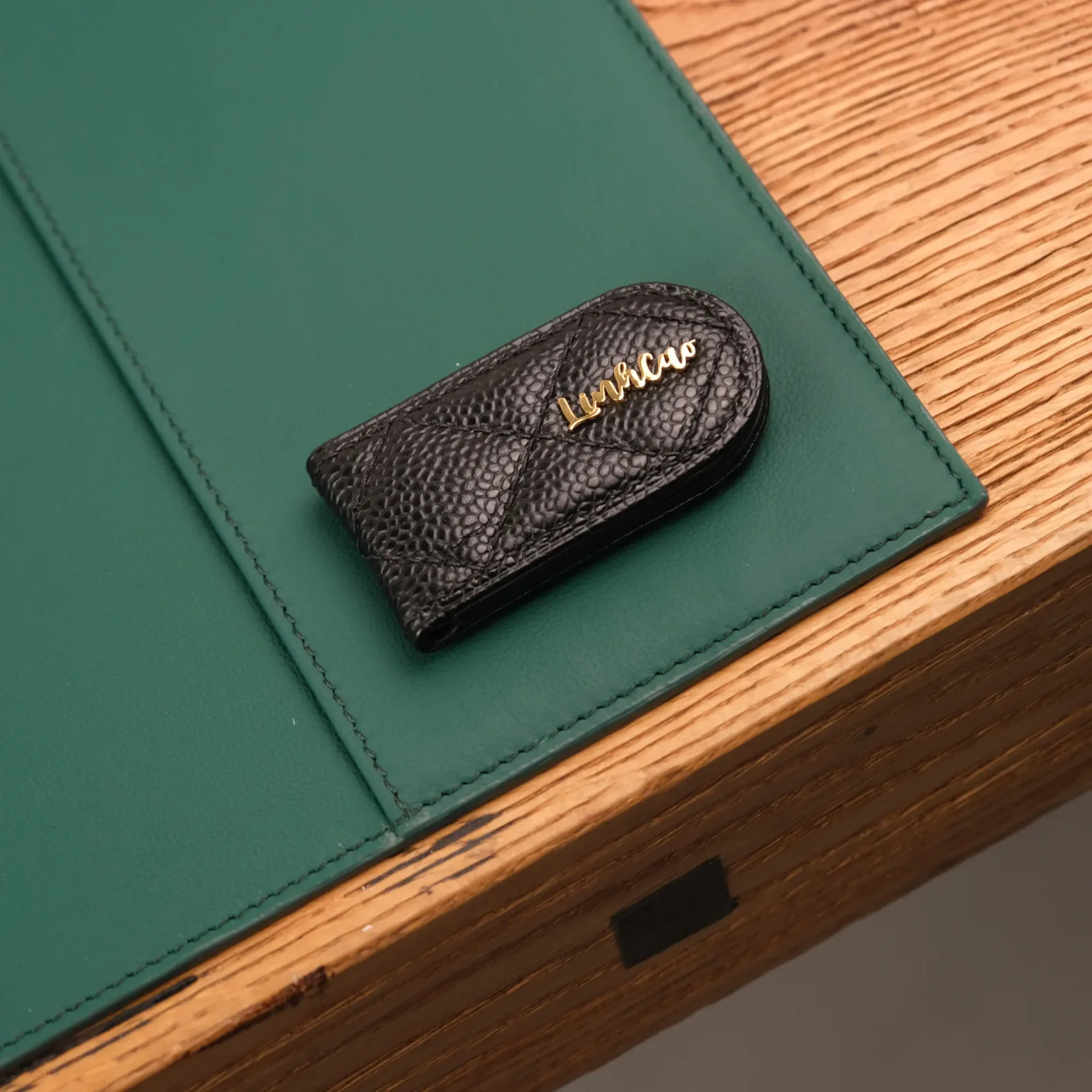 Ảnh Studio Money Clip - KOI Leather