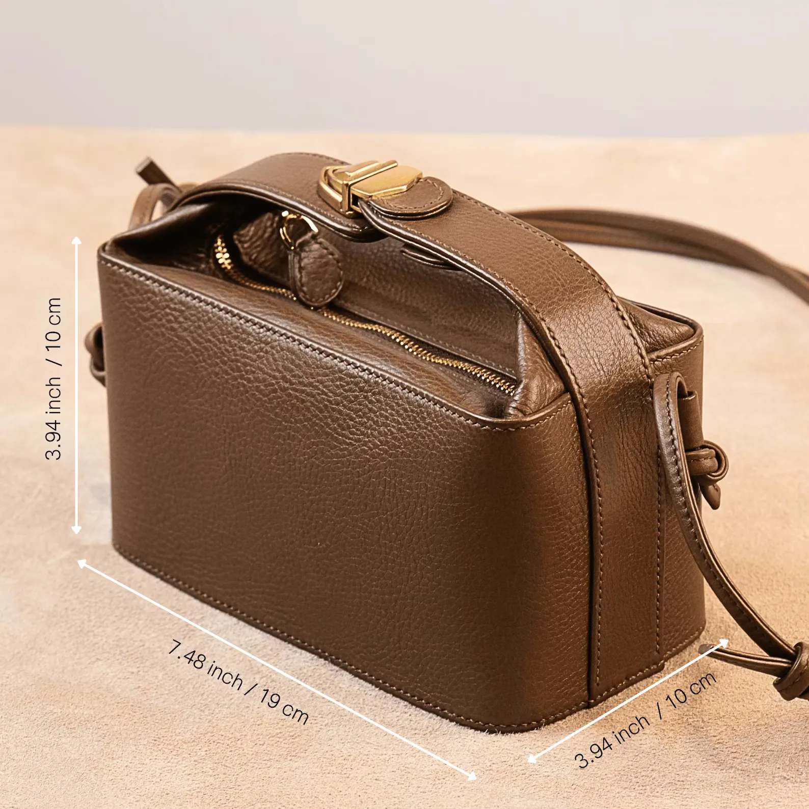 Ảnh Studio Túi xách da Swift màu Etoupe dáng hộp quai cài - Size 18 - Koi Leather