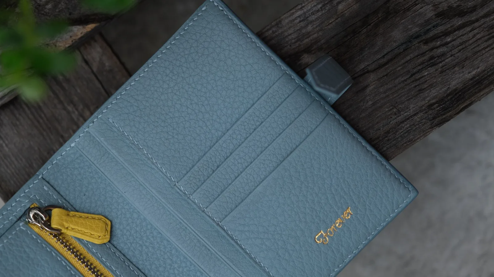 Ảnh Ví gập đôi da Togo phối màu xanh và vàng quai gài - Koi Leather