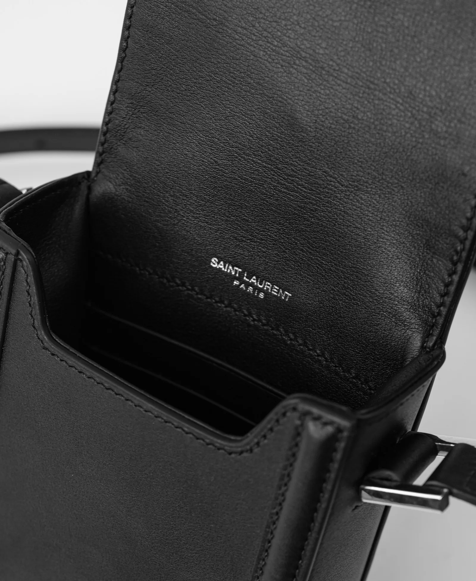 Ảnh Studio Túi đeo chéo dáng hộp đứng da Box Calf màu đen - Koi Leather