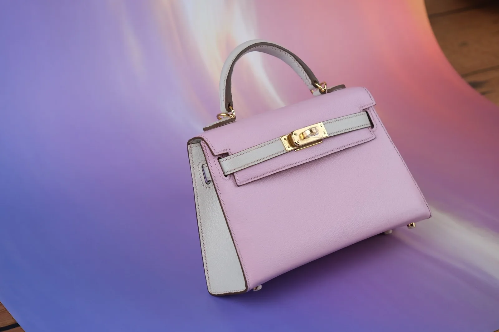 Ảnh Studio Túi xách da Epsom dáng hộp quai xách màu hồng phối kem - Koi Leather