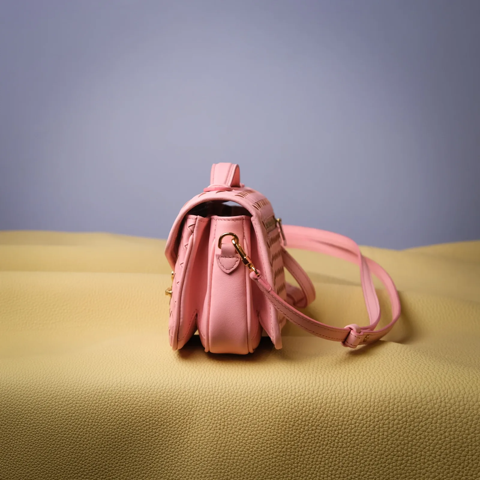 Ảnh Studio túi Chub - KOI Leather