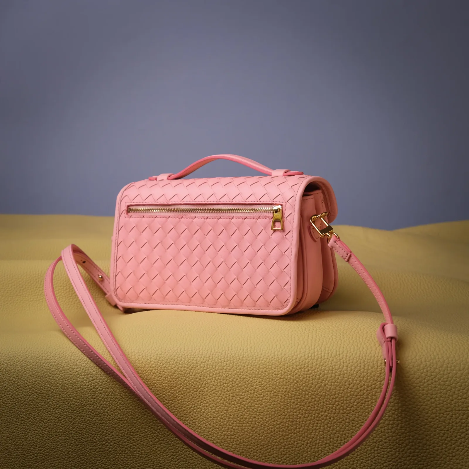 Ảnh Studio túi Chub - KOI Leather