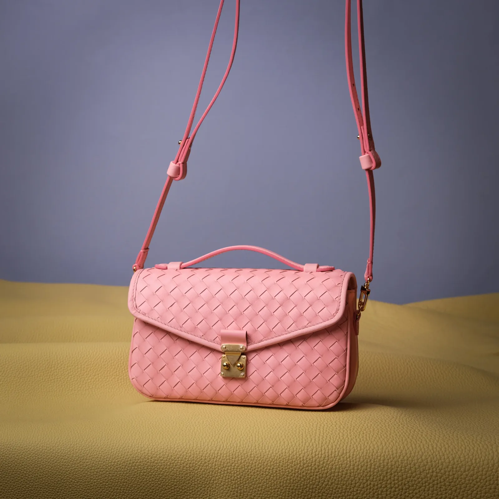 Ảnh Studio túi Chub - KOI Leather