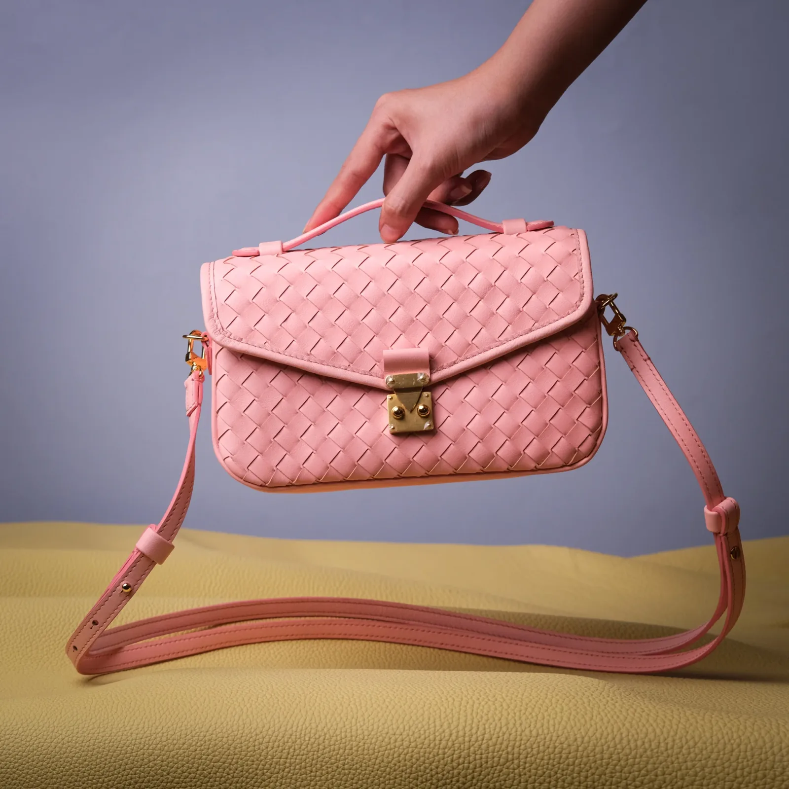 Ảnh Studio túi Chub - KOI Leather