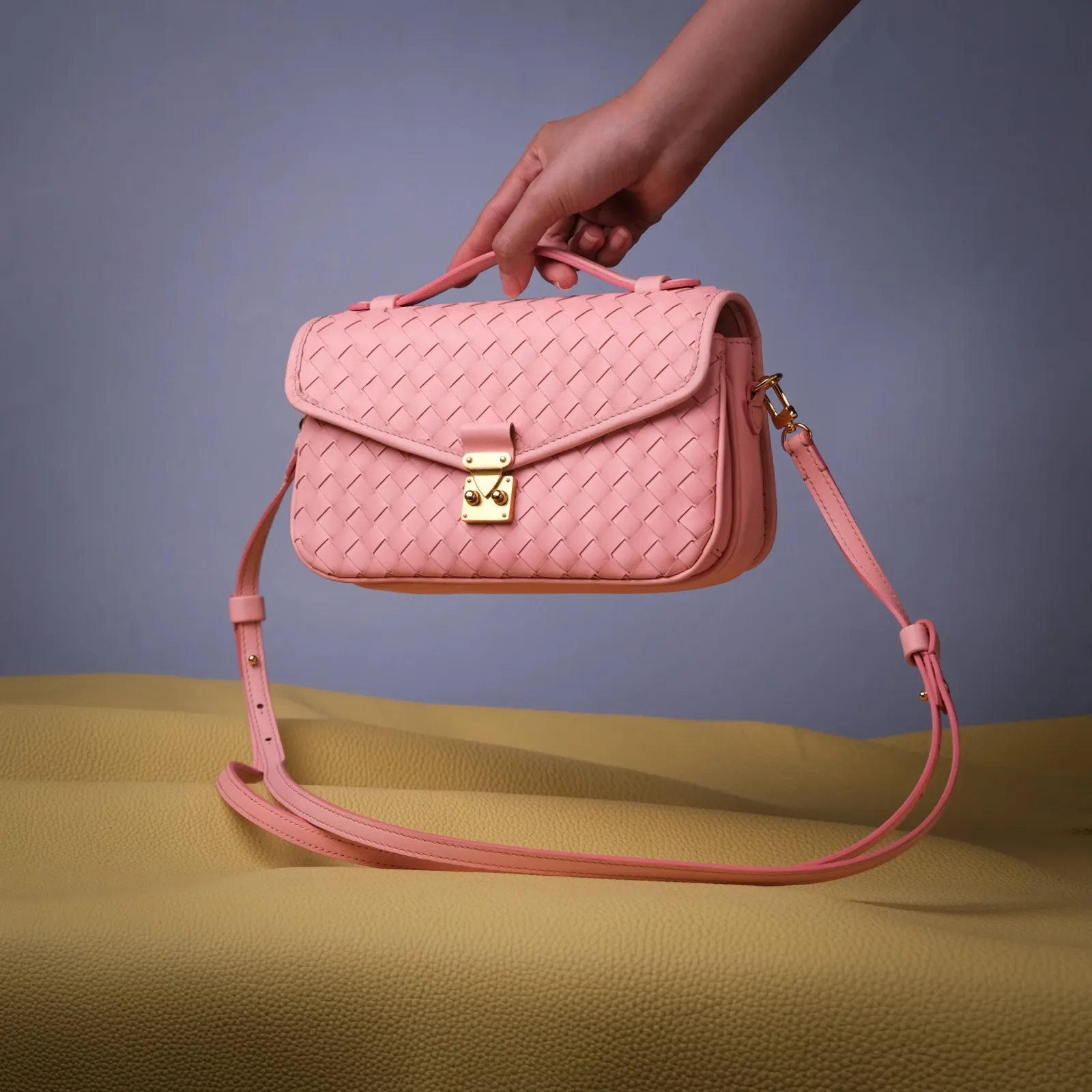 Ảnh Studio túi Chub - KOI Leather