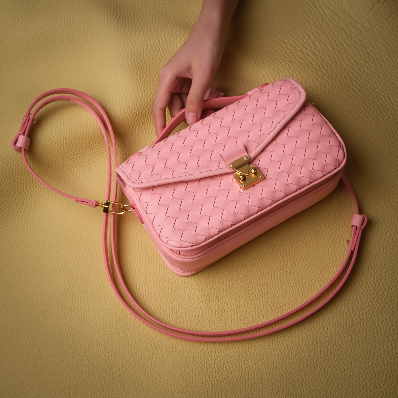Ảnh Studio túi Chub - KOI Leather