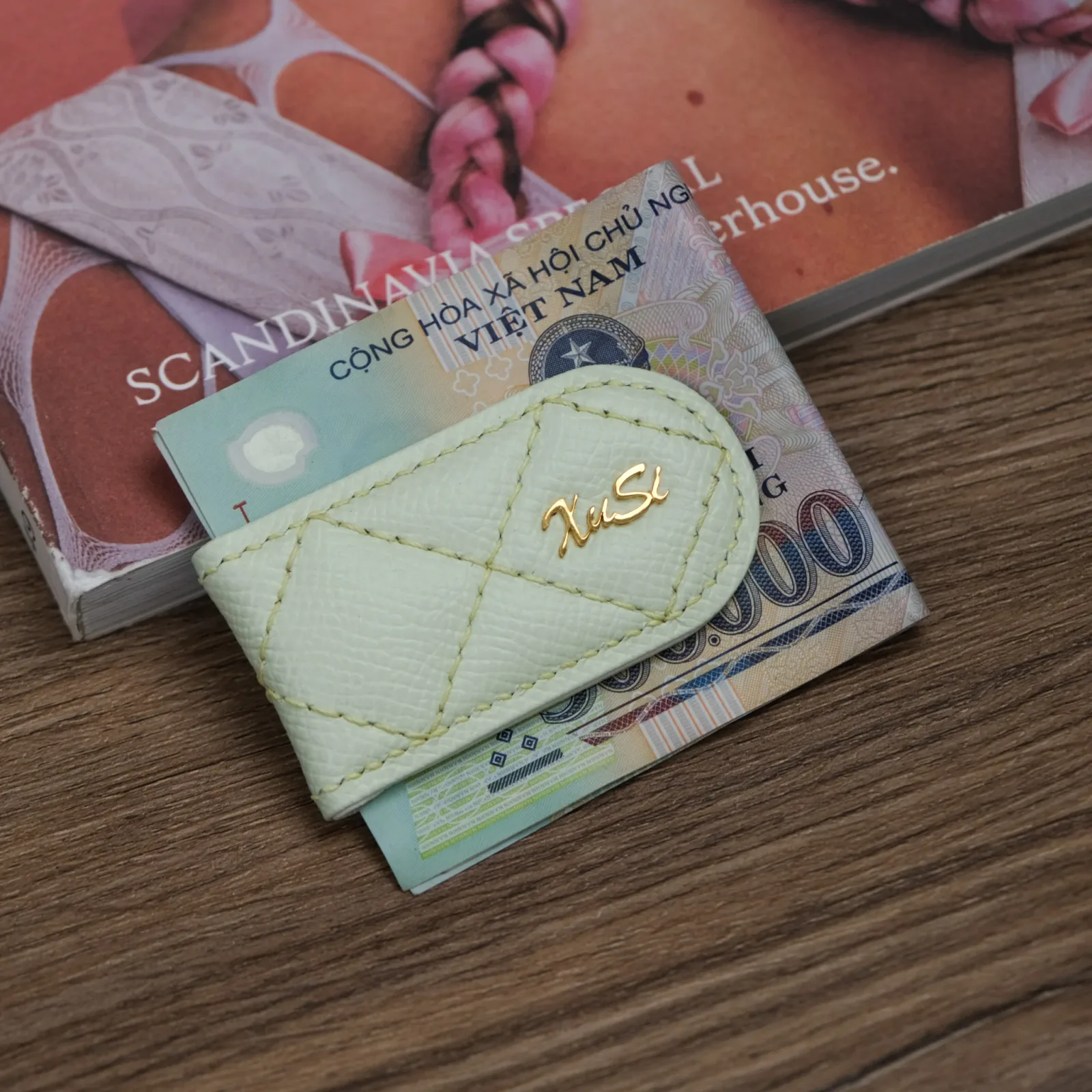 Ảnh Studio Money clip Epsom tag vàng - KOI Leather