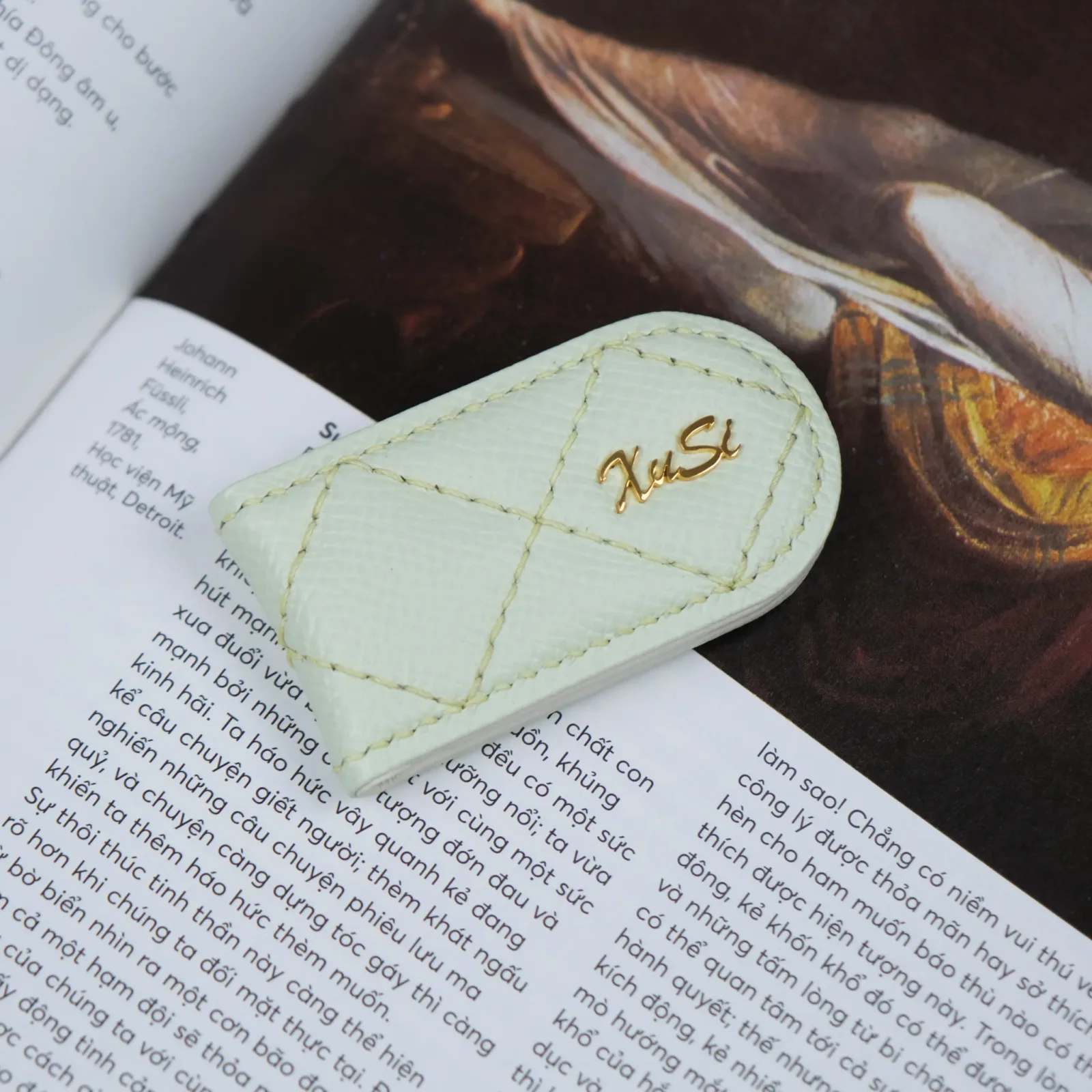 Ảnh Studio Money clip Epsom tag vàng - KOI Leather