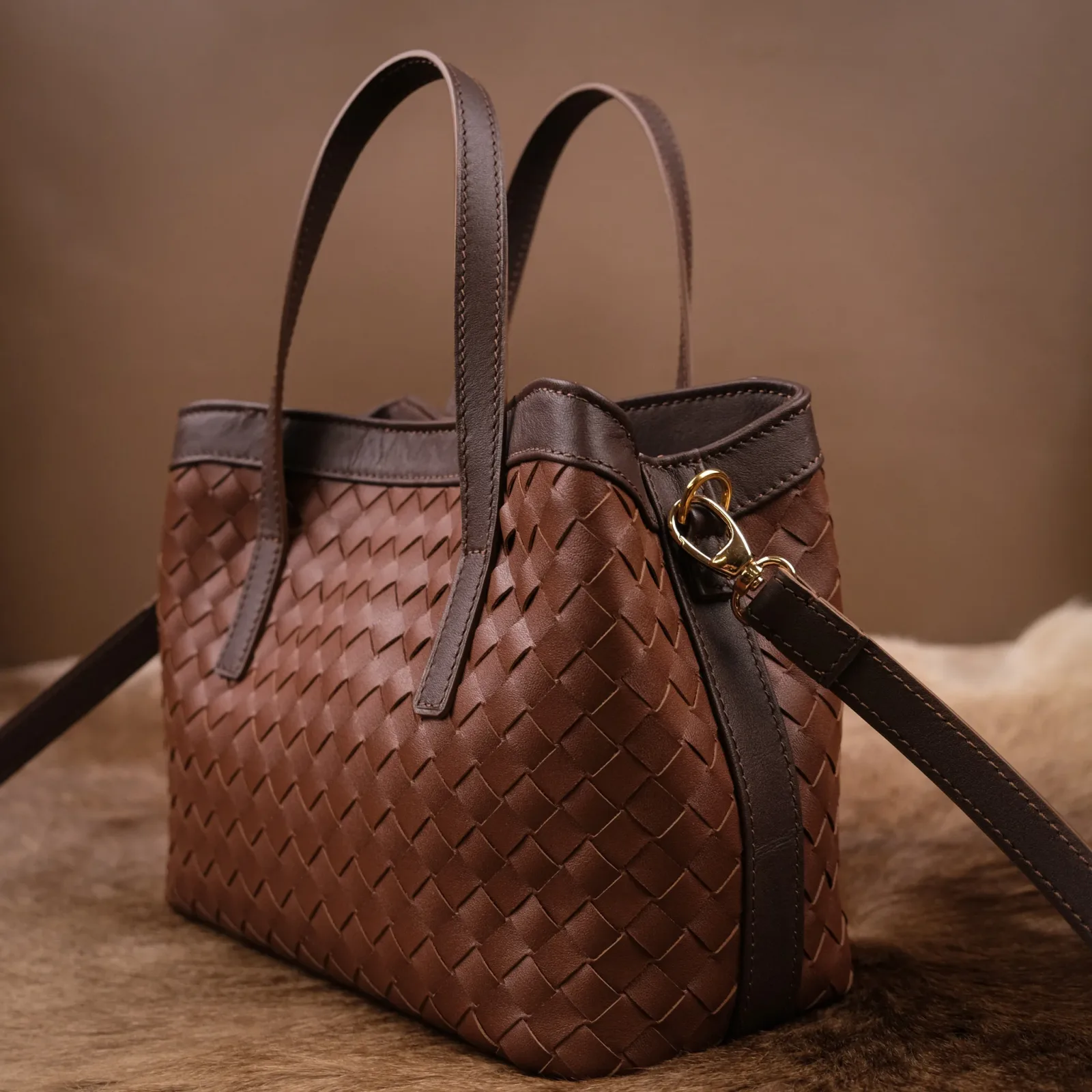 Ảnh Studio Túi Loom - KOI Leather