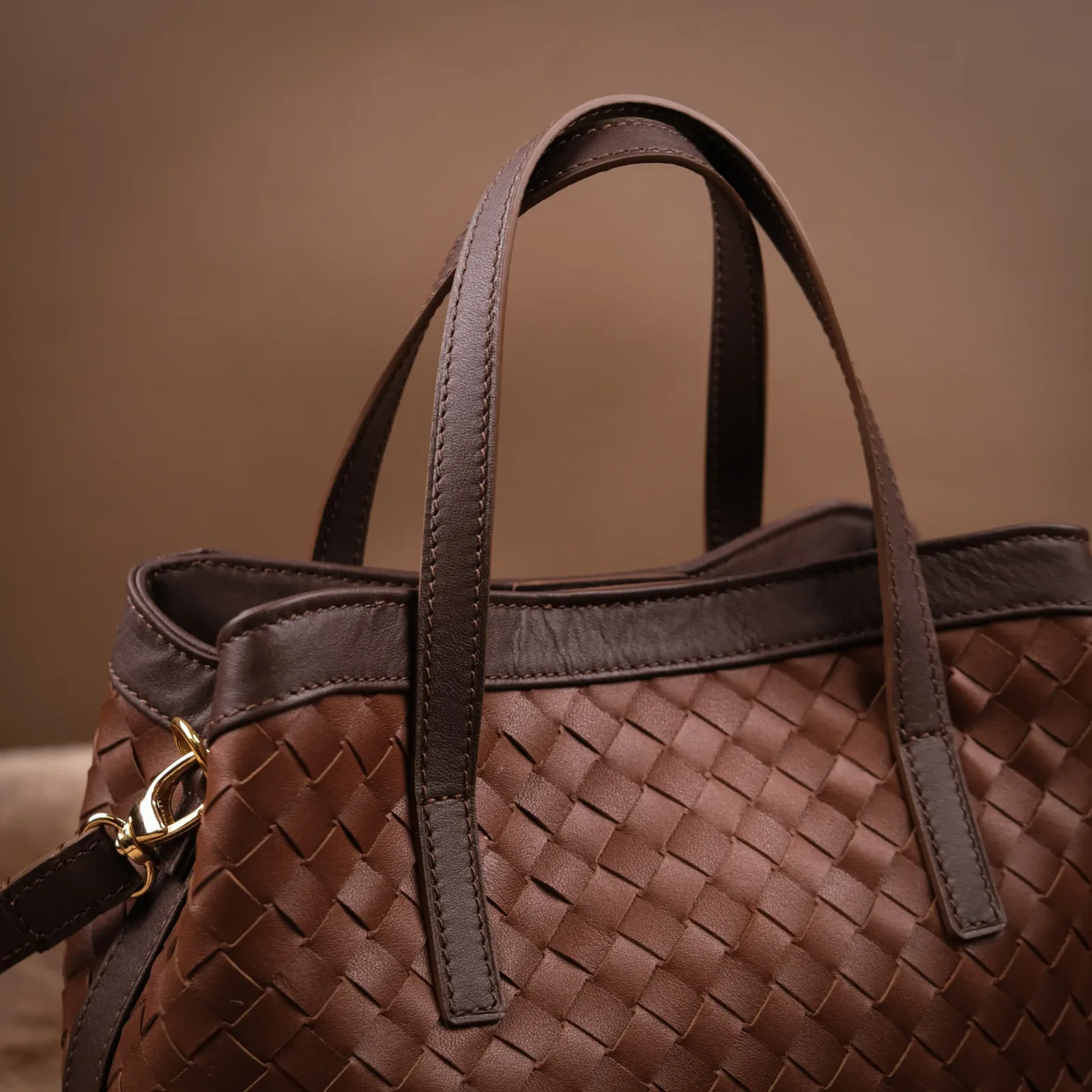 Ảnh Studio Túi Loom - KOI Leather