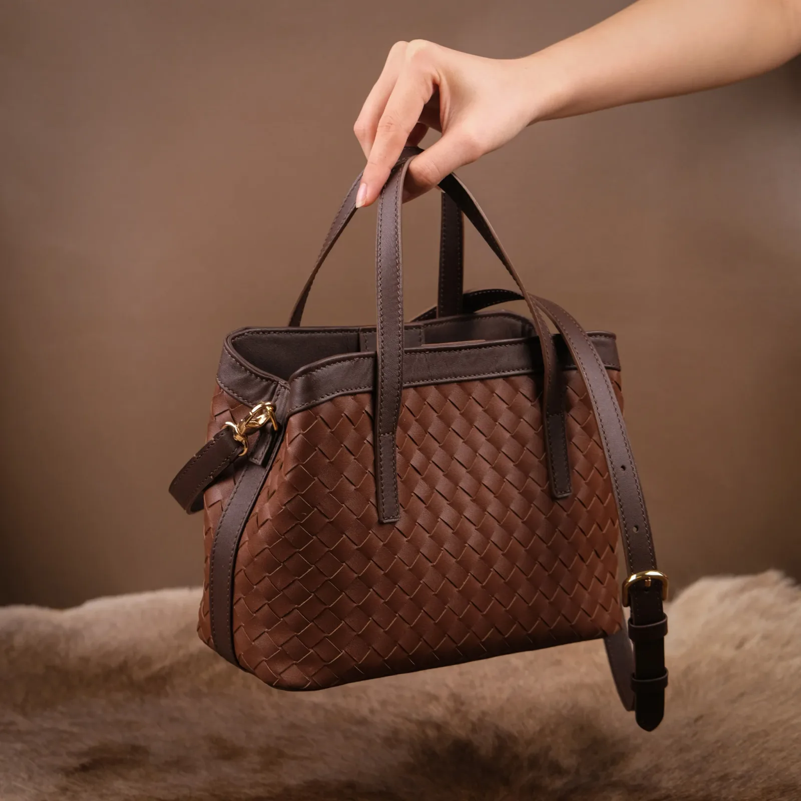 Ảnh Studio Túi Loom - KOI Leather