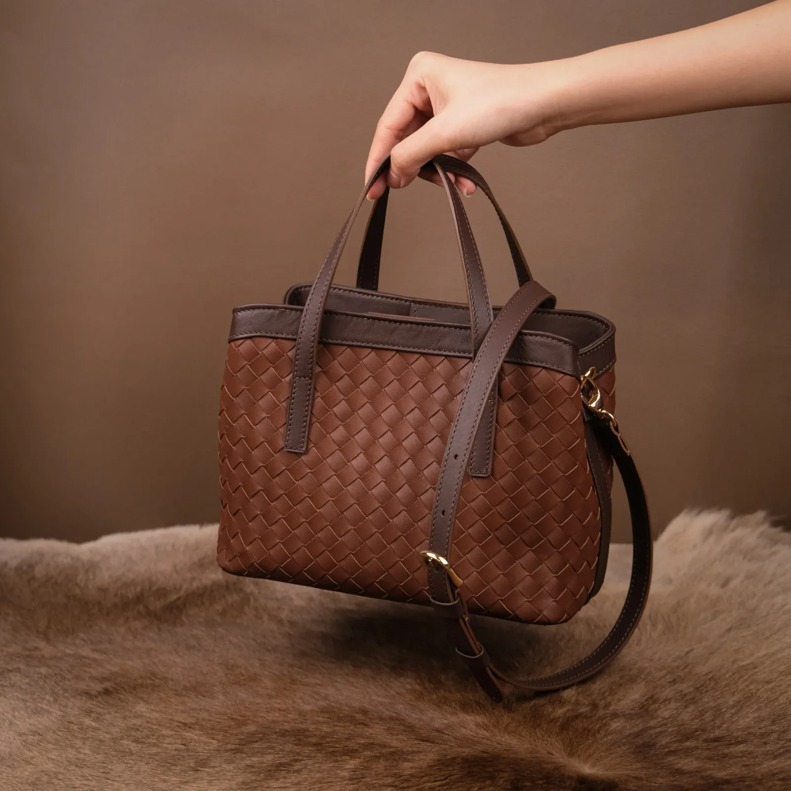 Ảnh Studio Túi Loom - KOI Leather