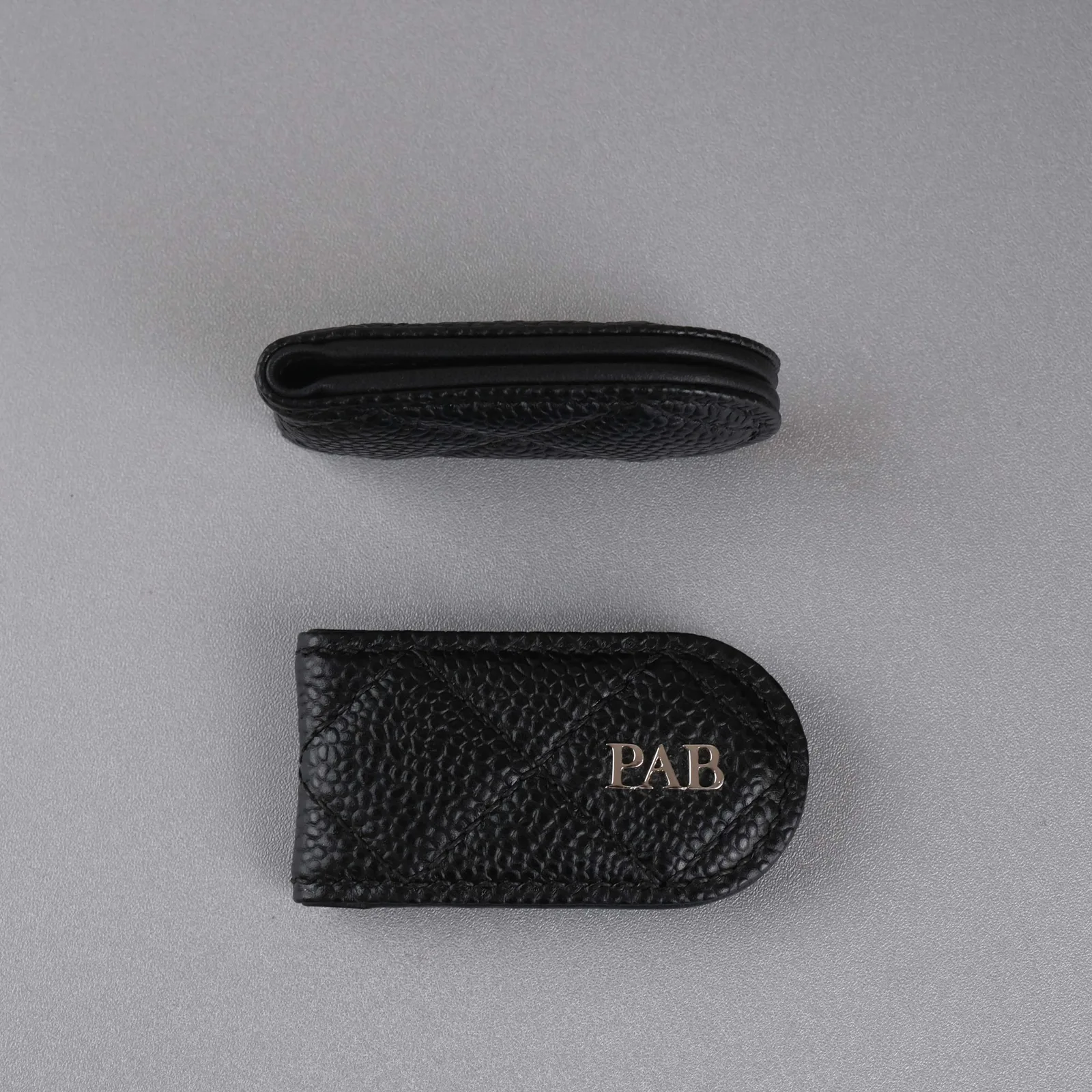 Ảnh Studio Kẹp tiền nam châm da Caviar đen may chần trám - Koi Leather
