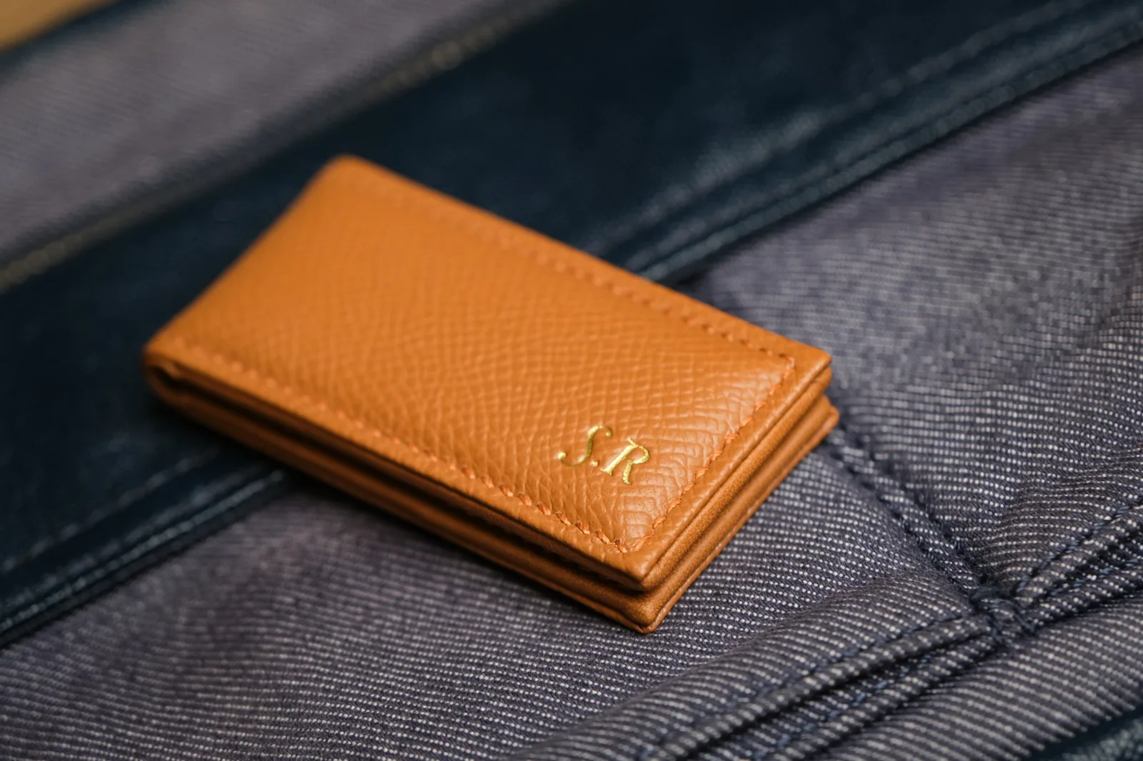 Ảnh Studio Kẹp tiền nam châm da Epsom màu nâu Gold - Koi Leather