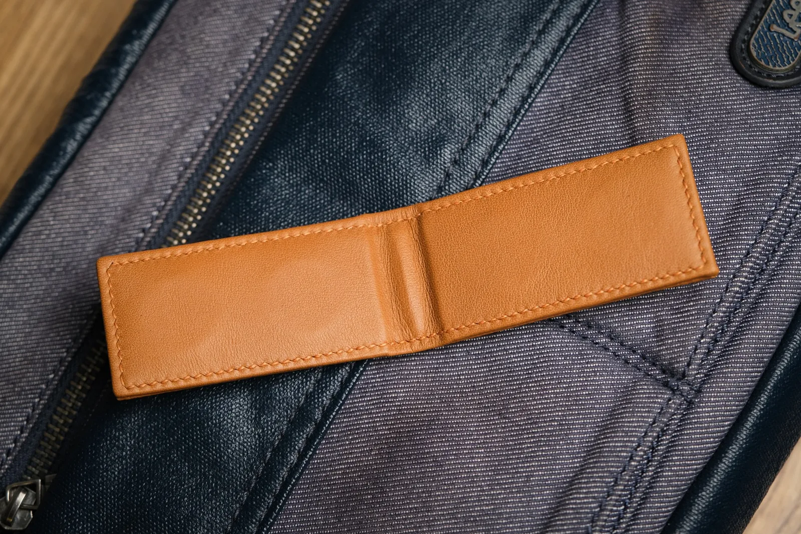 Ảnh Studio Kẹp tiền nam châm da Epsom màu nâu Gold - Koi Leather