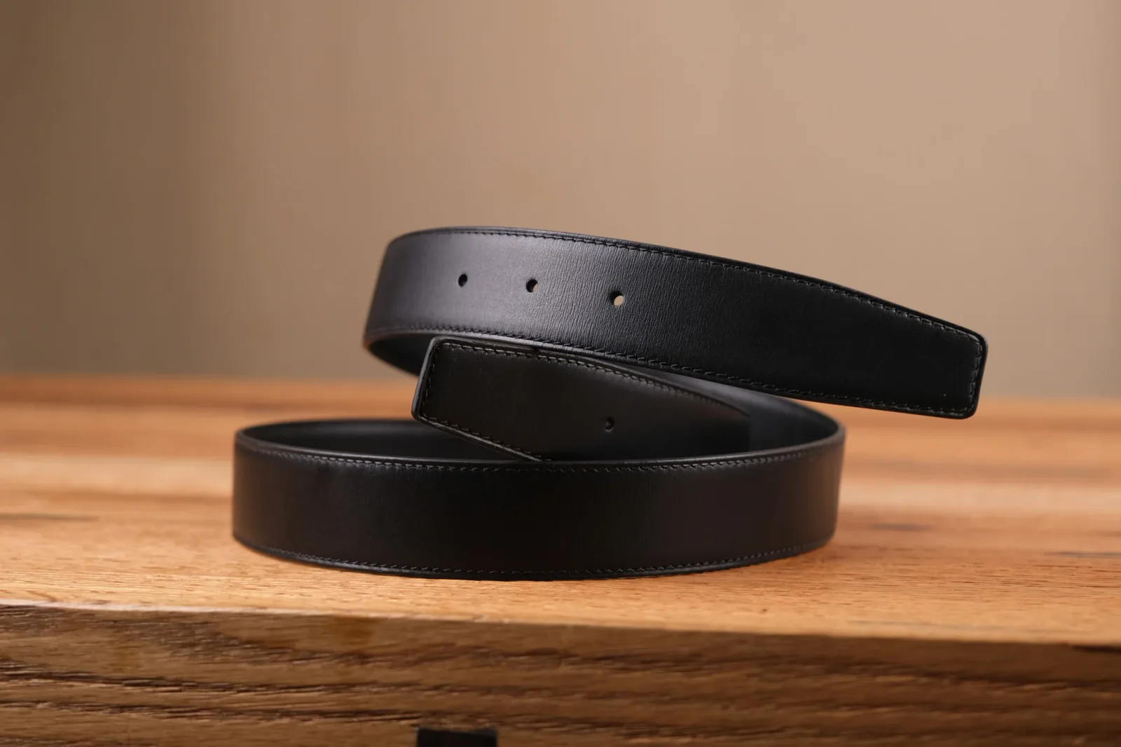 Ảnh Studio Dây nịt - KOI Leather