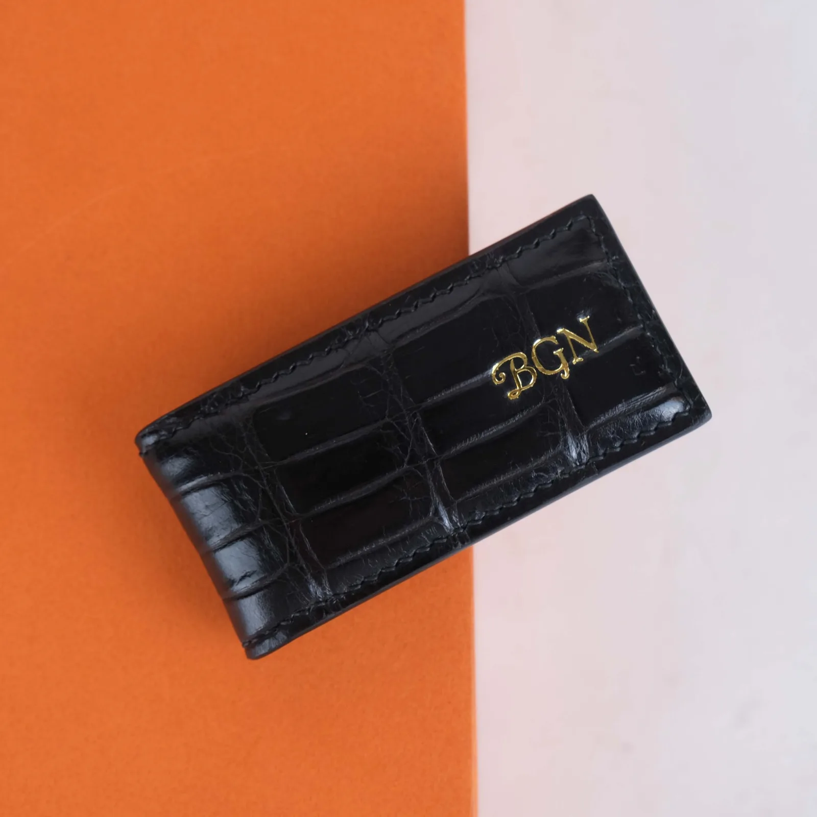 Ảnh Studio Kẹp tiền nam châm da cá sấu màu đen - Koi Leather