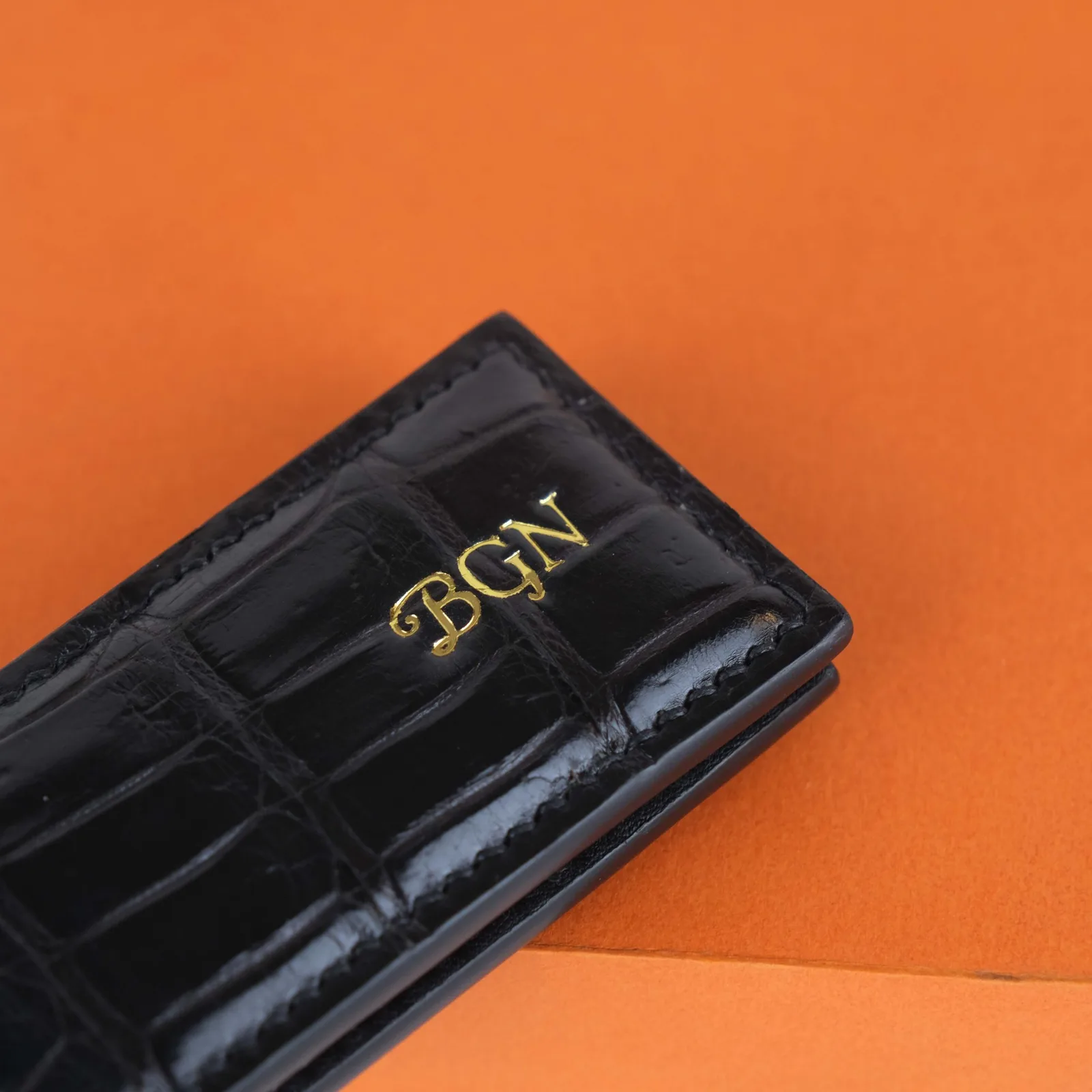 Ảnh Kẹp tiền nam châm da cá sấu màu đen - Koi Leather