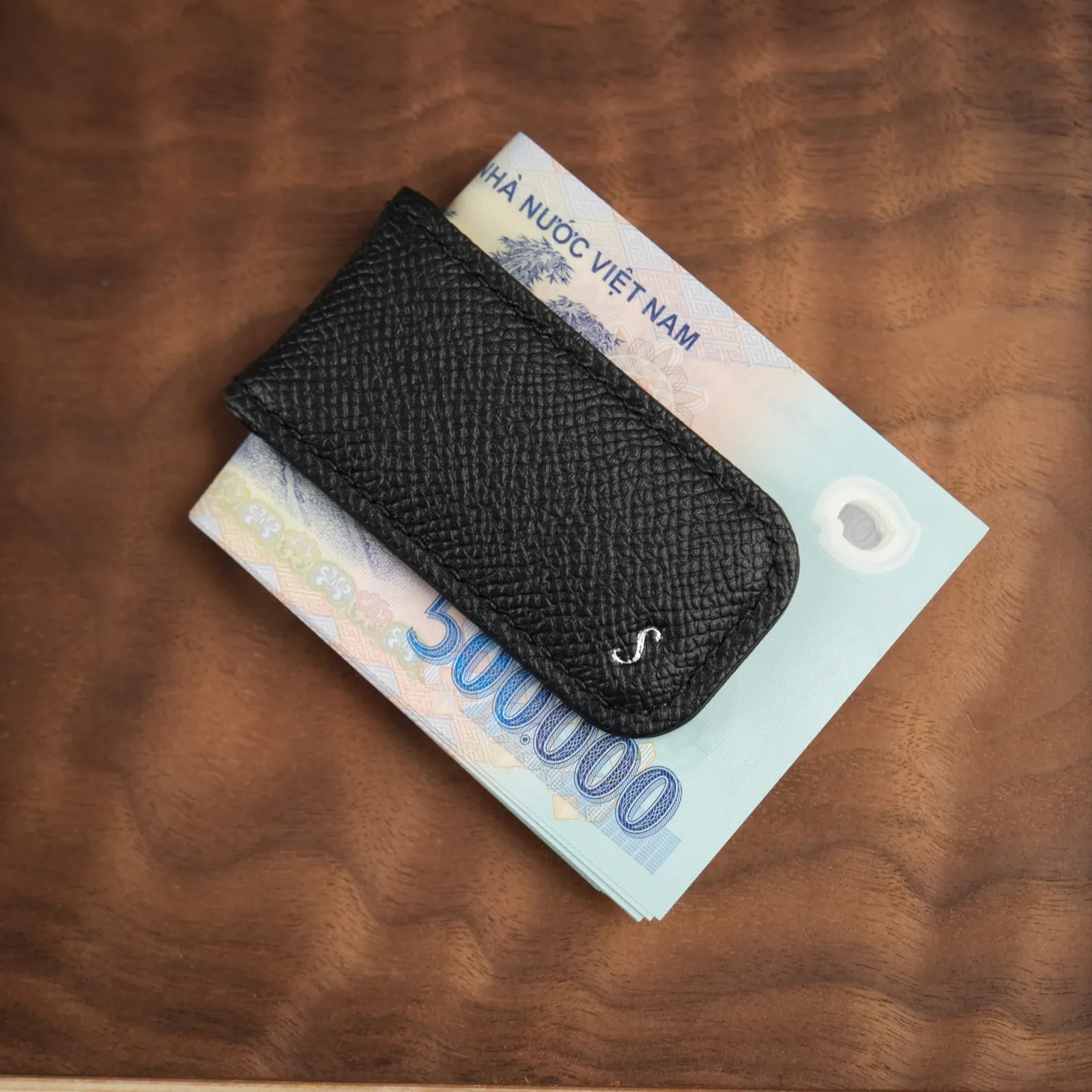 Ảnh Studio money clip - KOI Leather