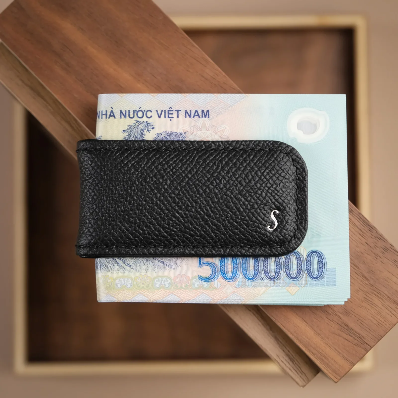 Ảnh Studio money clip - KOI Leather