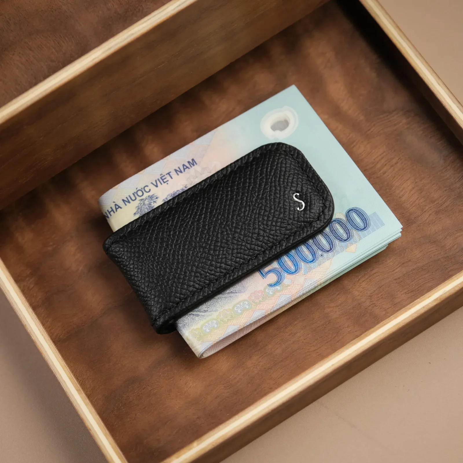 Ảnh Studio money clip - KOI Leather
