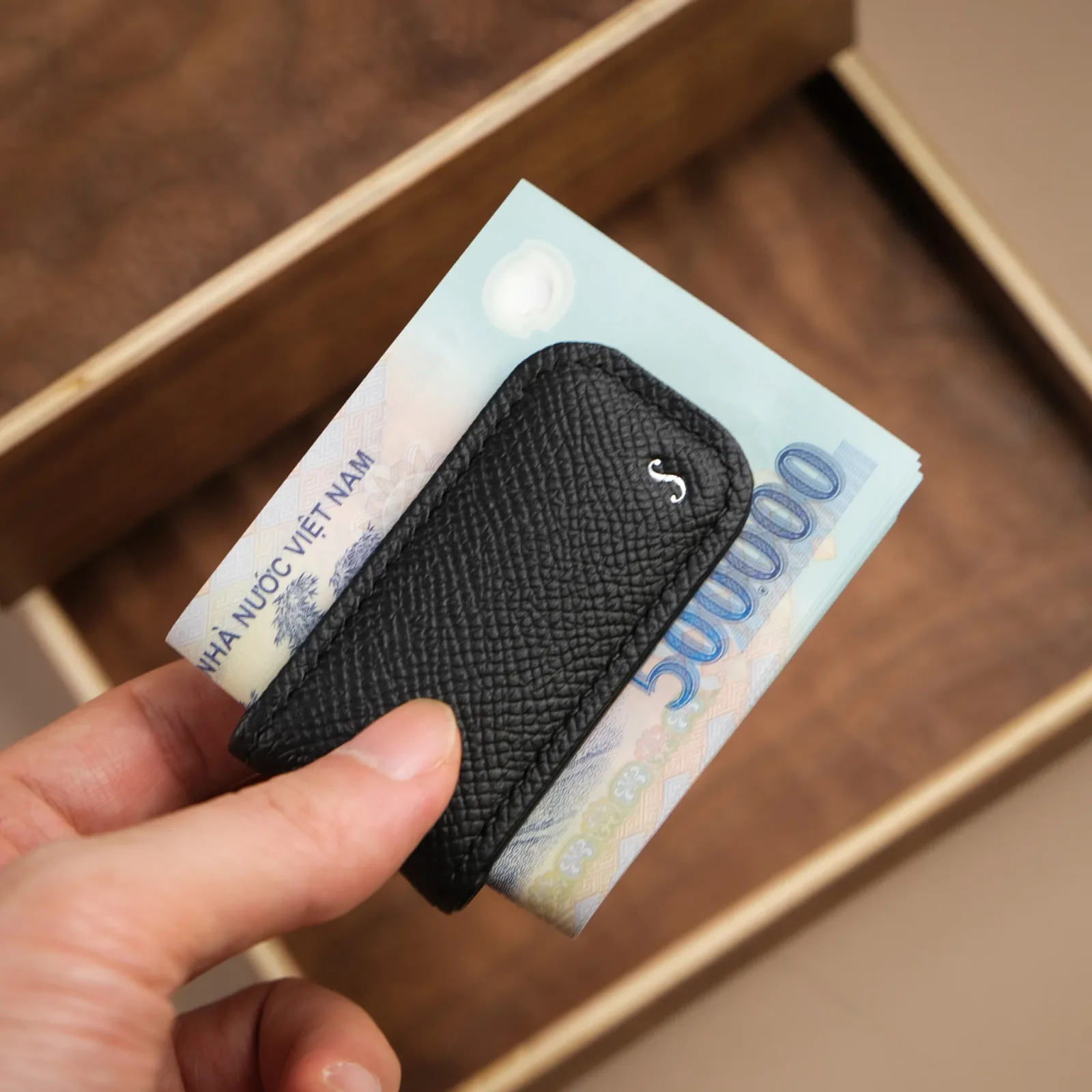 Ảnh Studio money clip - KOI Leather