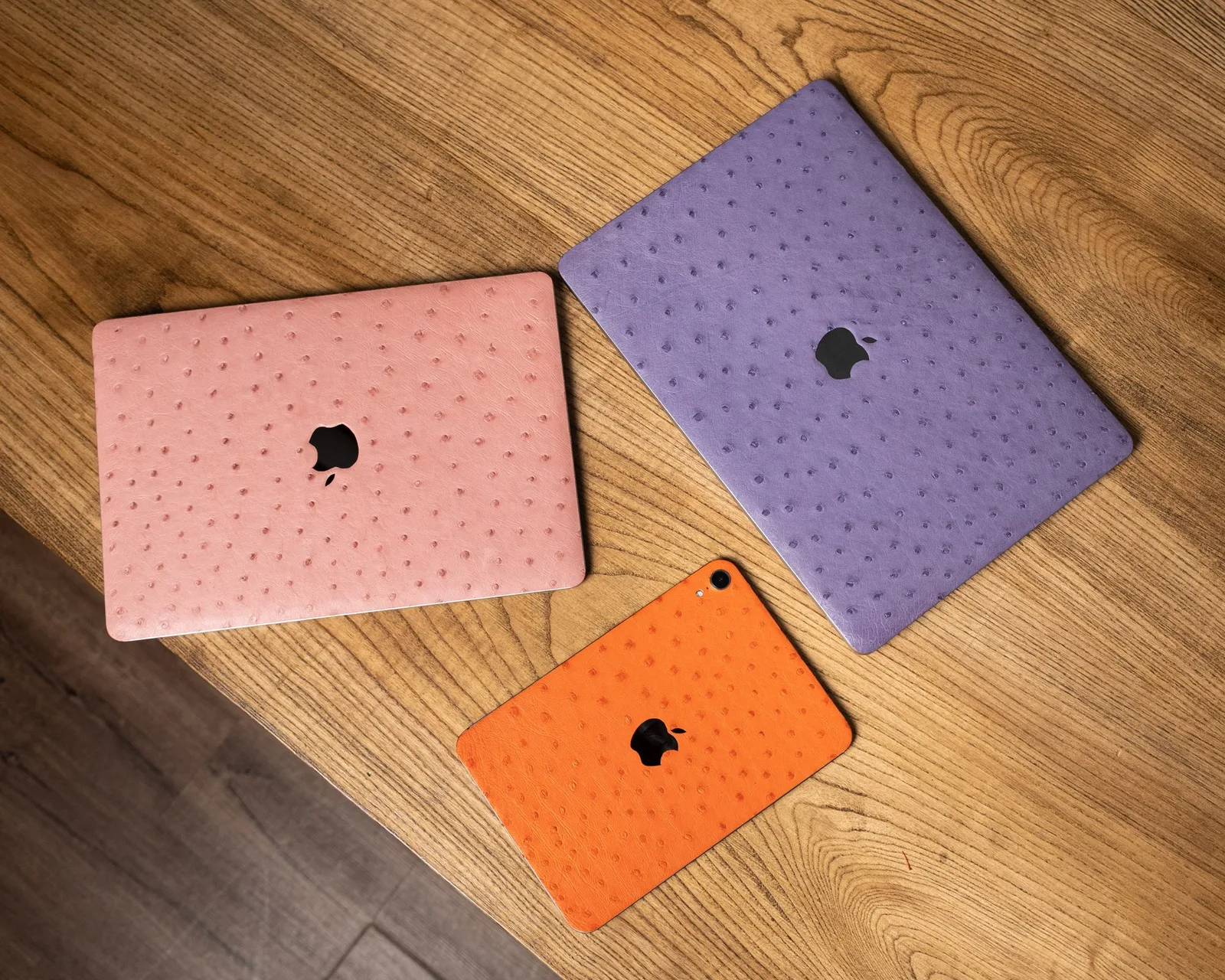 Ảnh Studio Miếng dán da lưng iPad da đà điểu - Koi Leather