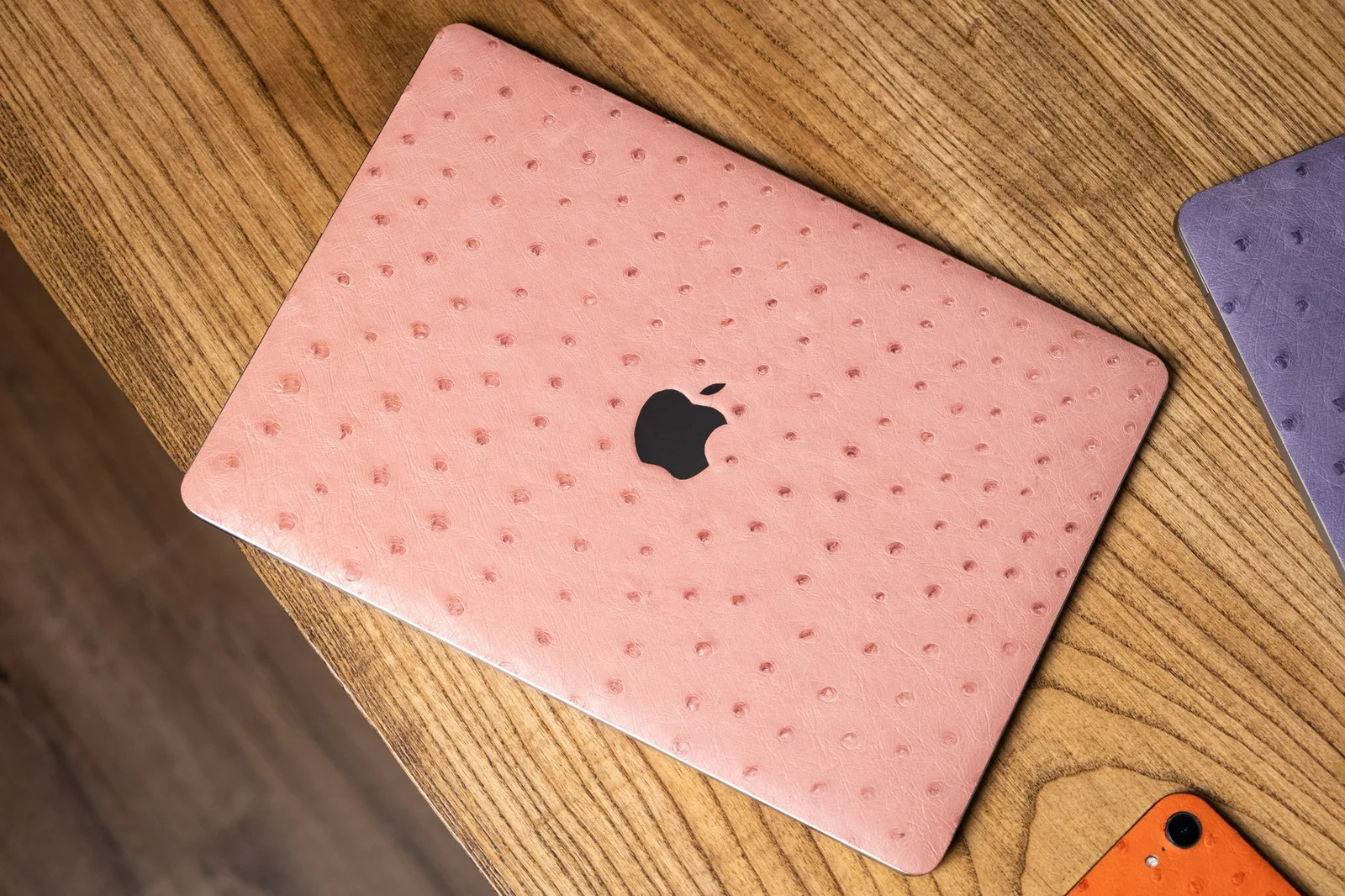 Ảnh Studio Miếng dán da lưng iPad da đà điểu - Koi Leather