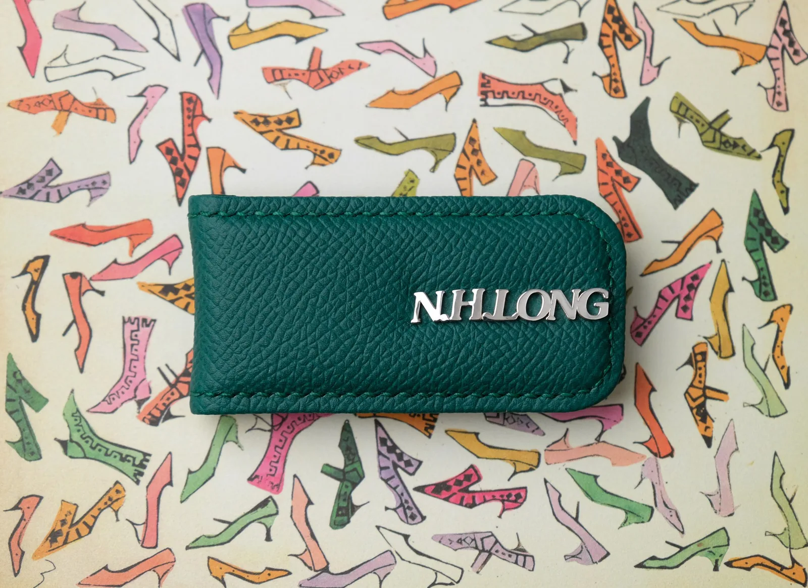 Ảnh Studio Kẹp tiền nam châm bọc da vân hạt màu xanh lá - Koi Leather