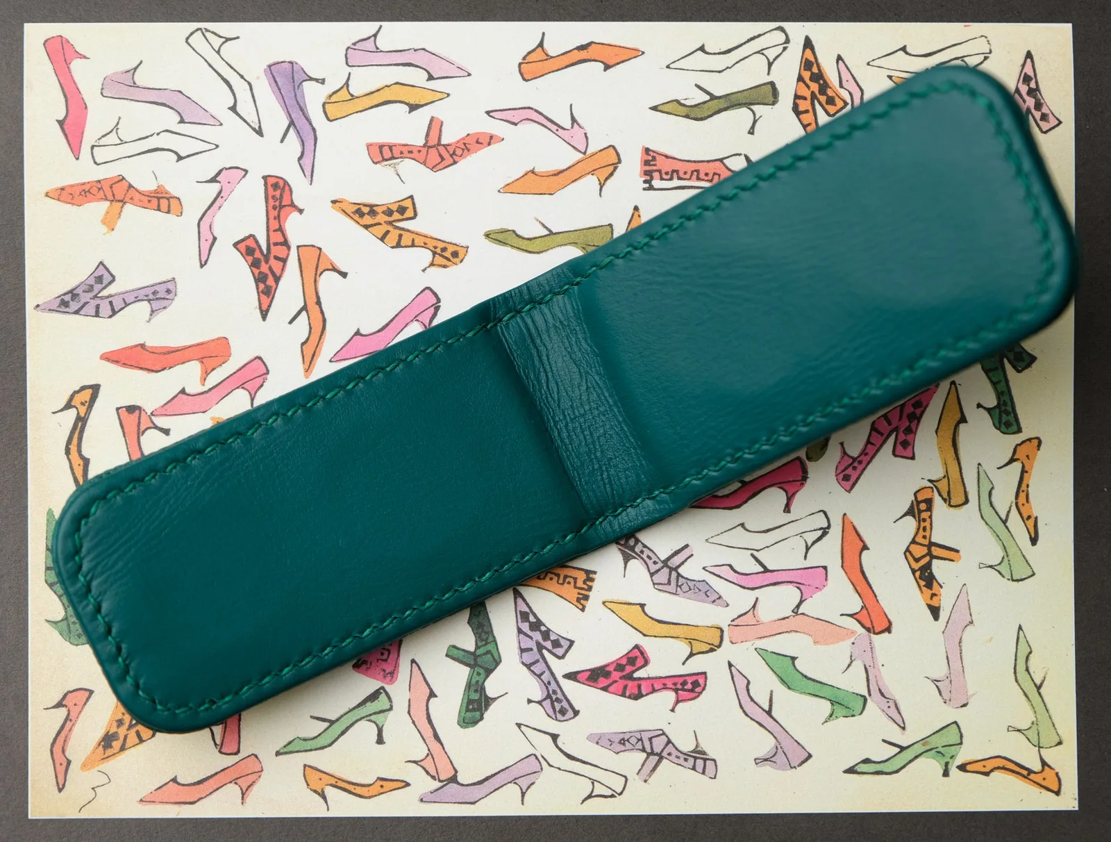 Ảnh Studio Kẹp tiền nam châm bọc da vân hạt màu xanh lá - Koi Leather