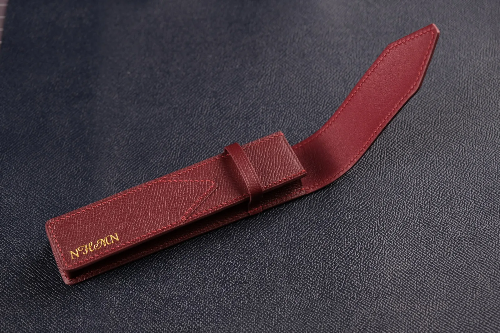 Ảnh Studio Bao da đựng bút đơn da Epsom nắp gài - Koi Leather