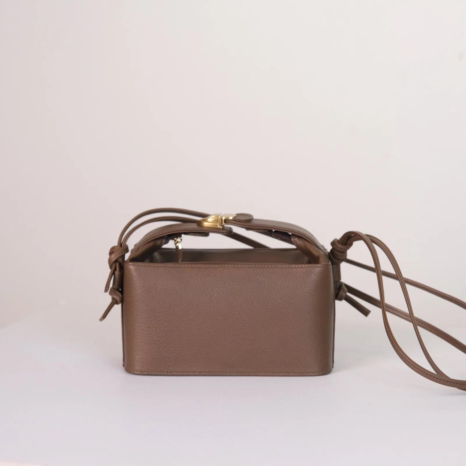 Ảnh Studio Túi Jolie Box da Togo màu Etoupe dáng hộp - Koi Leather