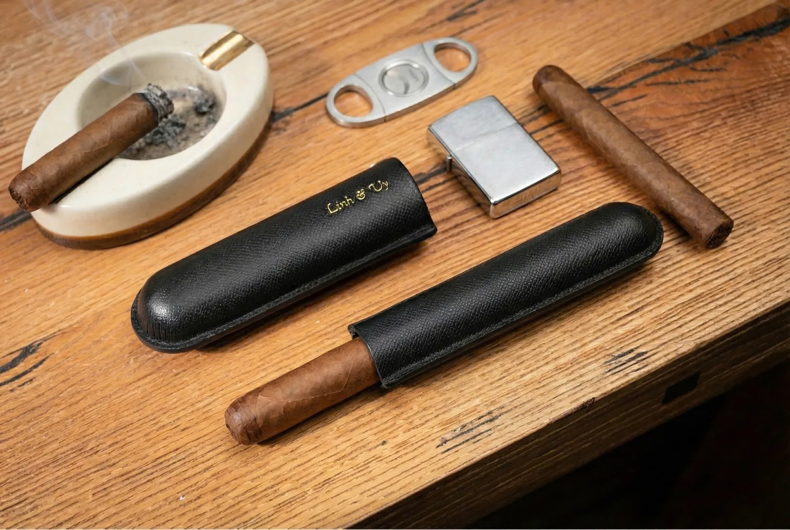 Ảnh Lifestyle Bao da xì gà da Epsom màu đen 1 điếu - Koi Leather