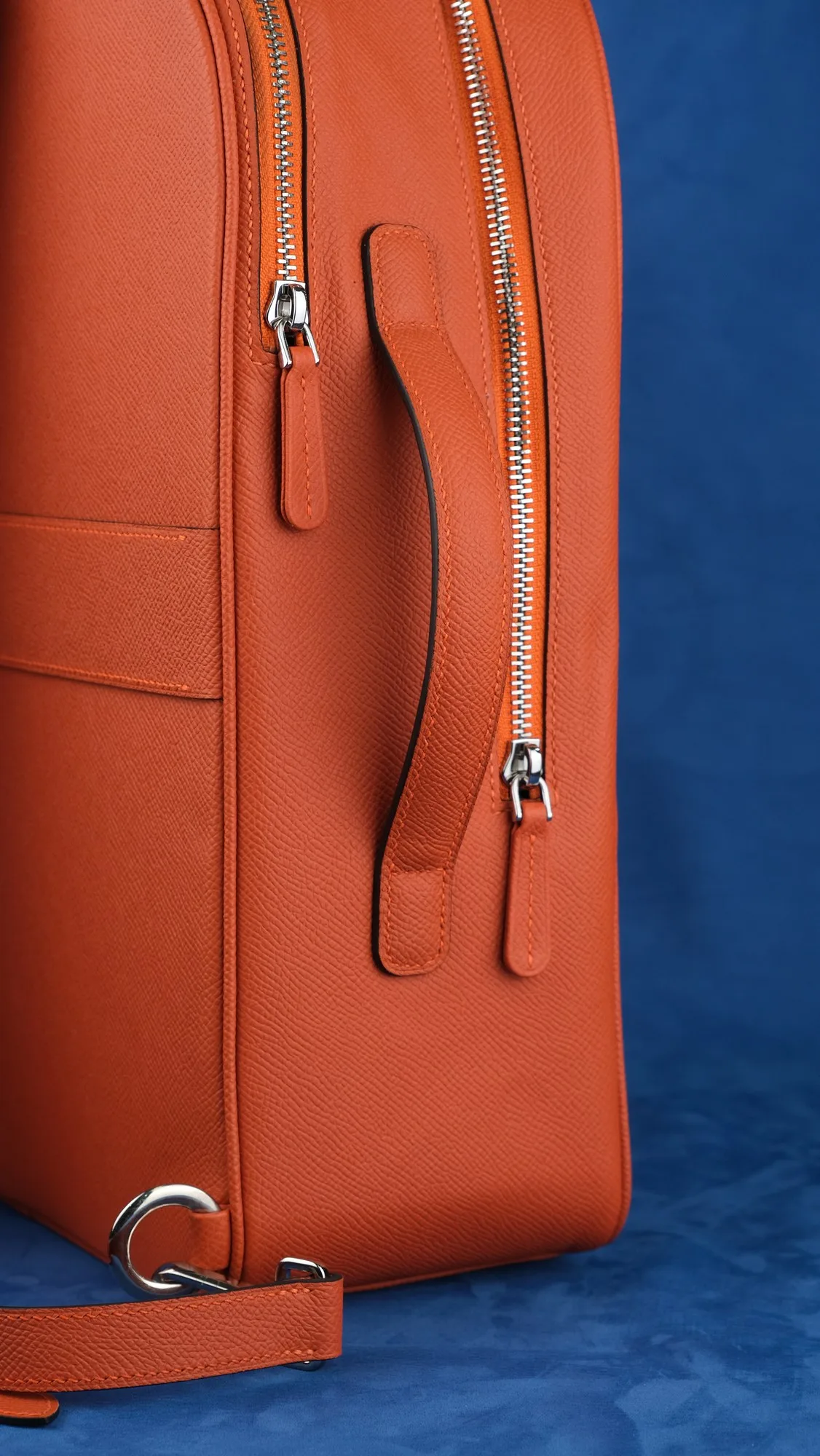 Ảnh Studio Balo da Epsom màu cam hai ngăn khóa kéo - Koi Leather
