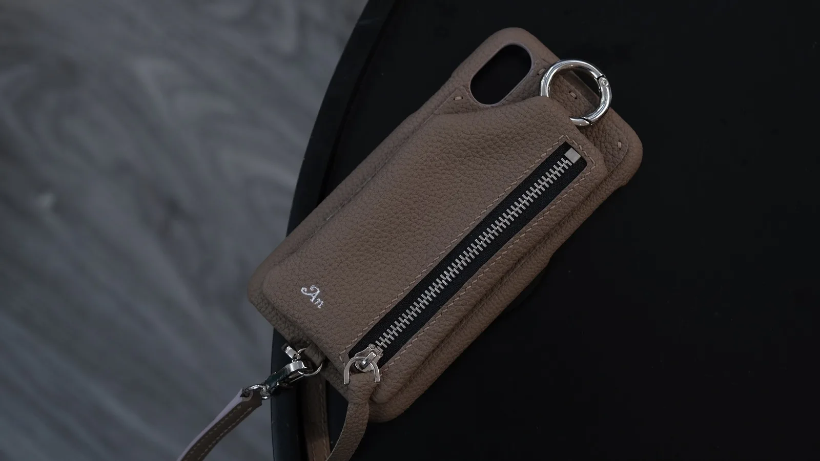 Ảnh Studio Ốp lưng điện thoại da bò hạt có ví zip kèm dây đeo - Koi Leather
