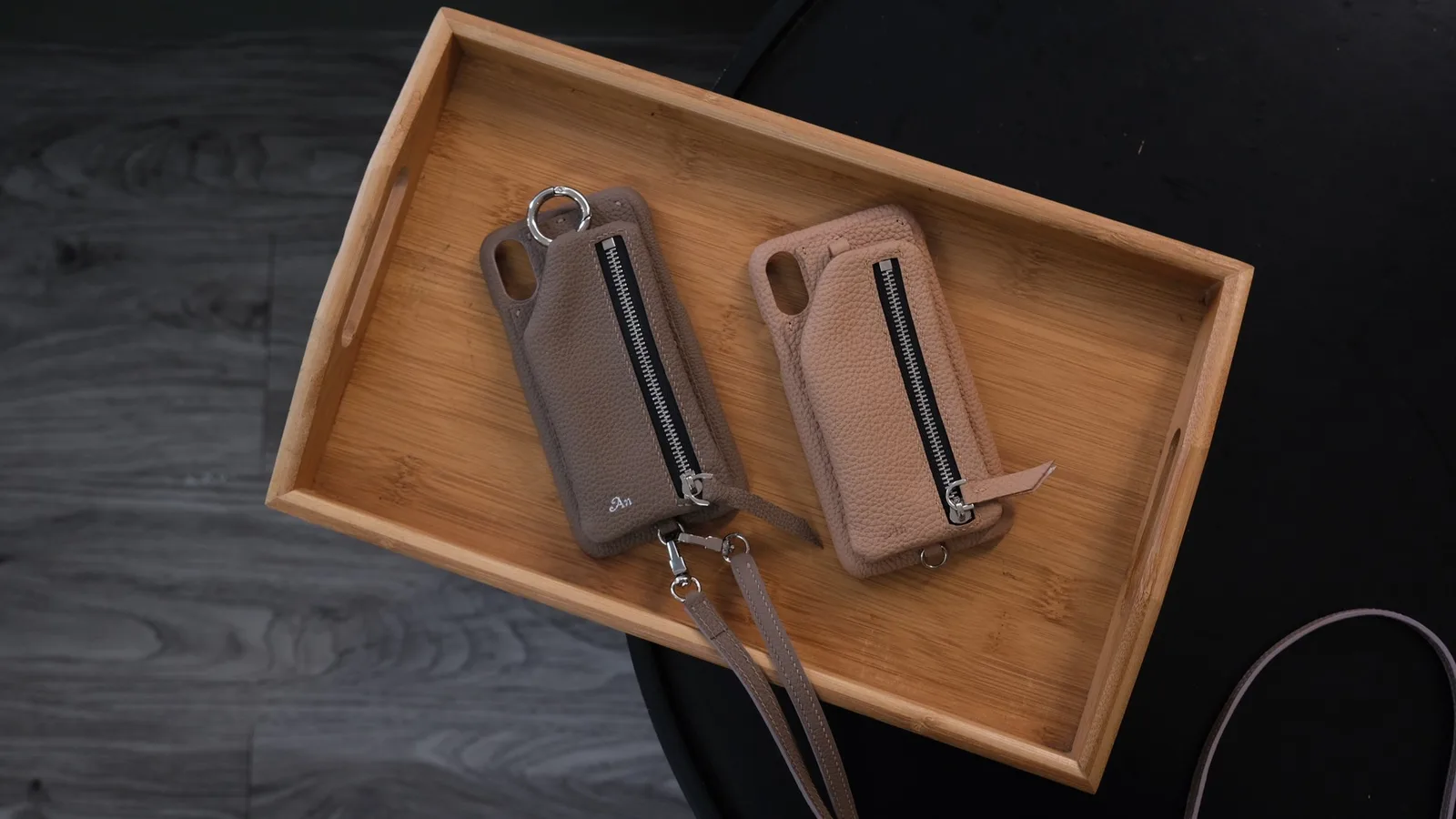 Ảnh Studio Ốp lưng điện thoại da bò hạt có ví zip kèm dây đeo - Koi Leather