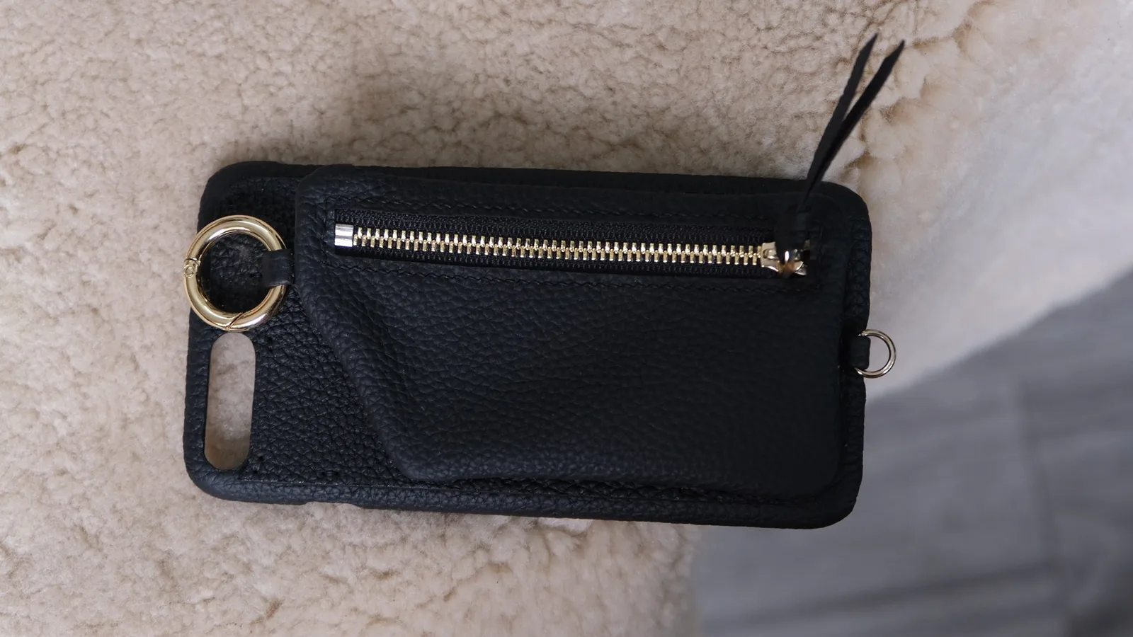 Ảnh Studio Ốp lưng điện thoại da bò hạt có ví zip kèm dây đeo - Koi Leather